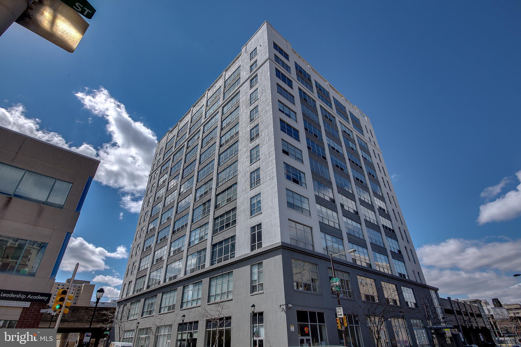 LOGAN SQUARE - Residential