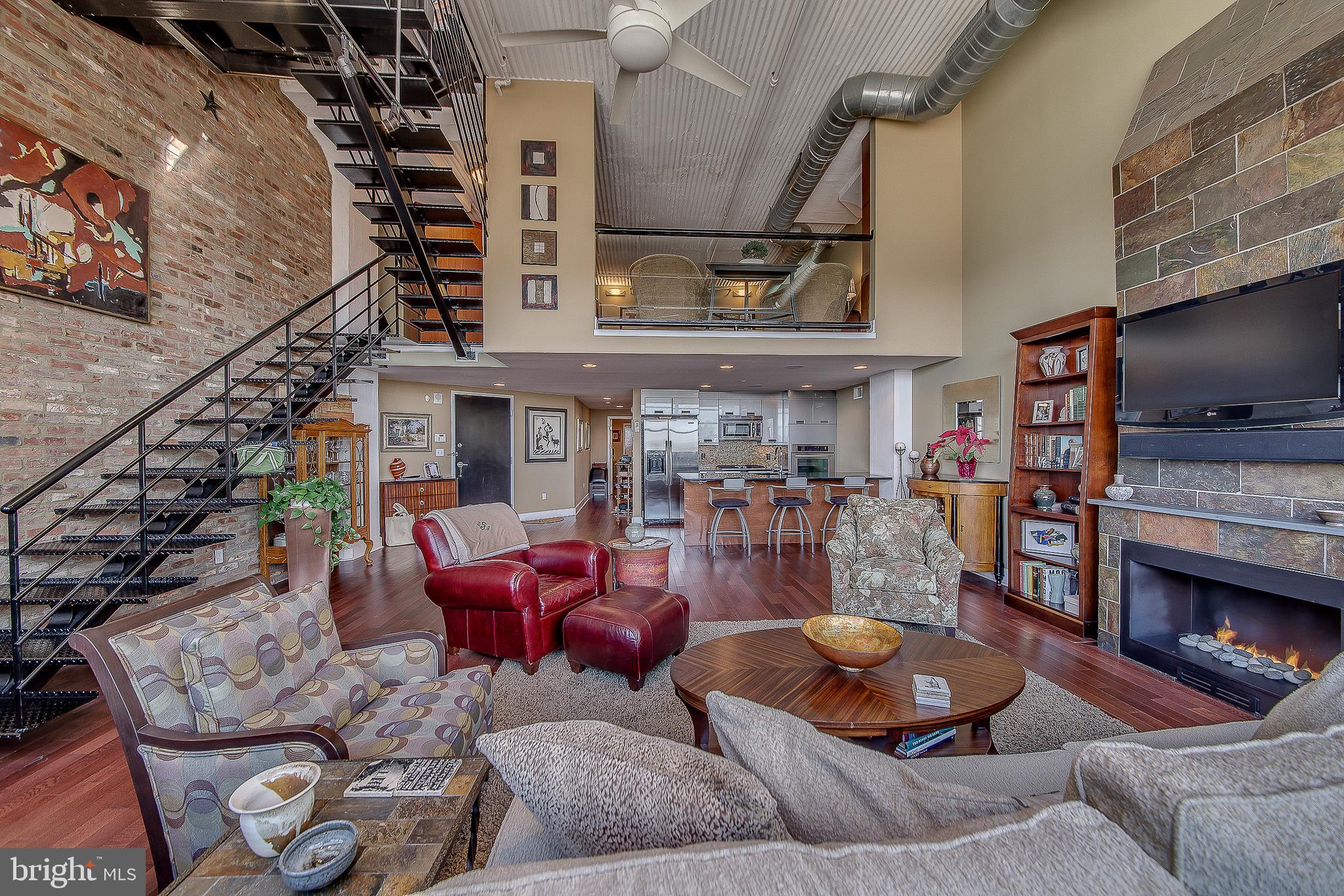 LOGAN SQUARE - Residential