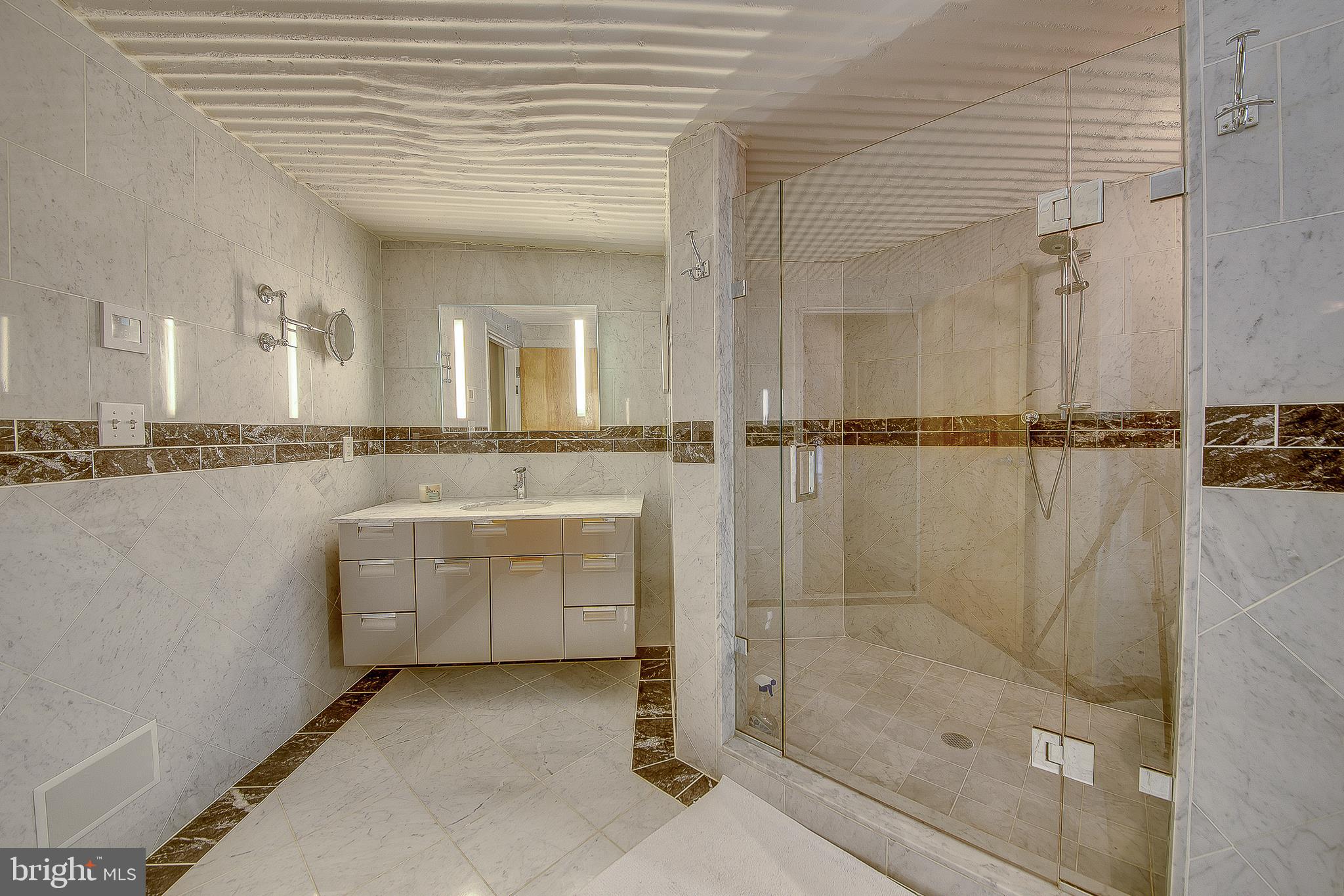 LOGAN SQUARE - Residential