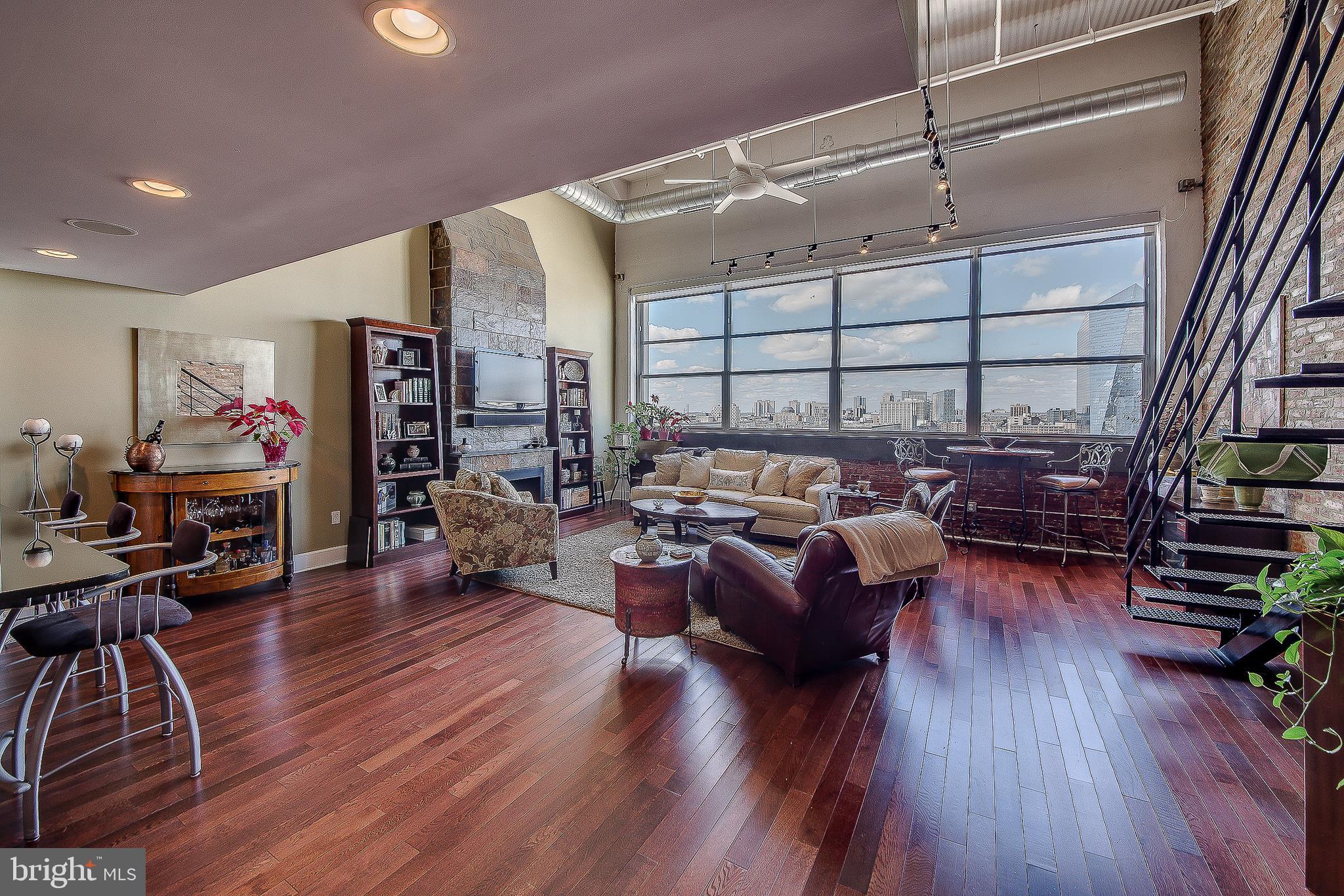 LOGAN SQUARE - Residential