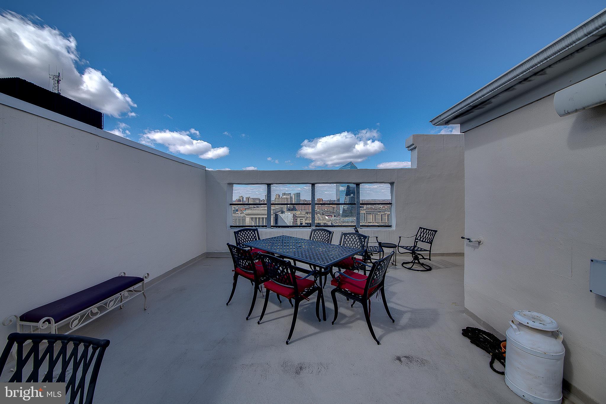 LOGAN SQUARE - Residential