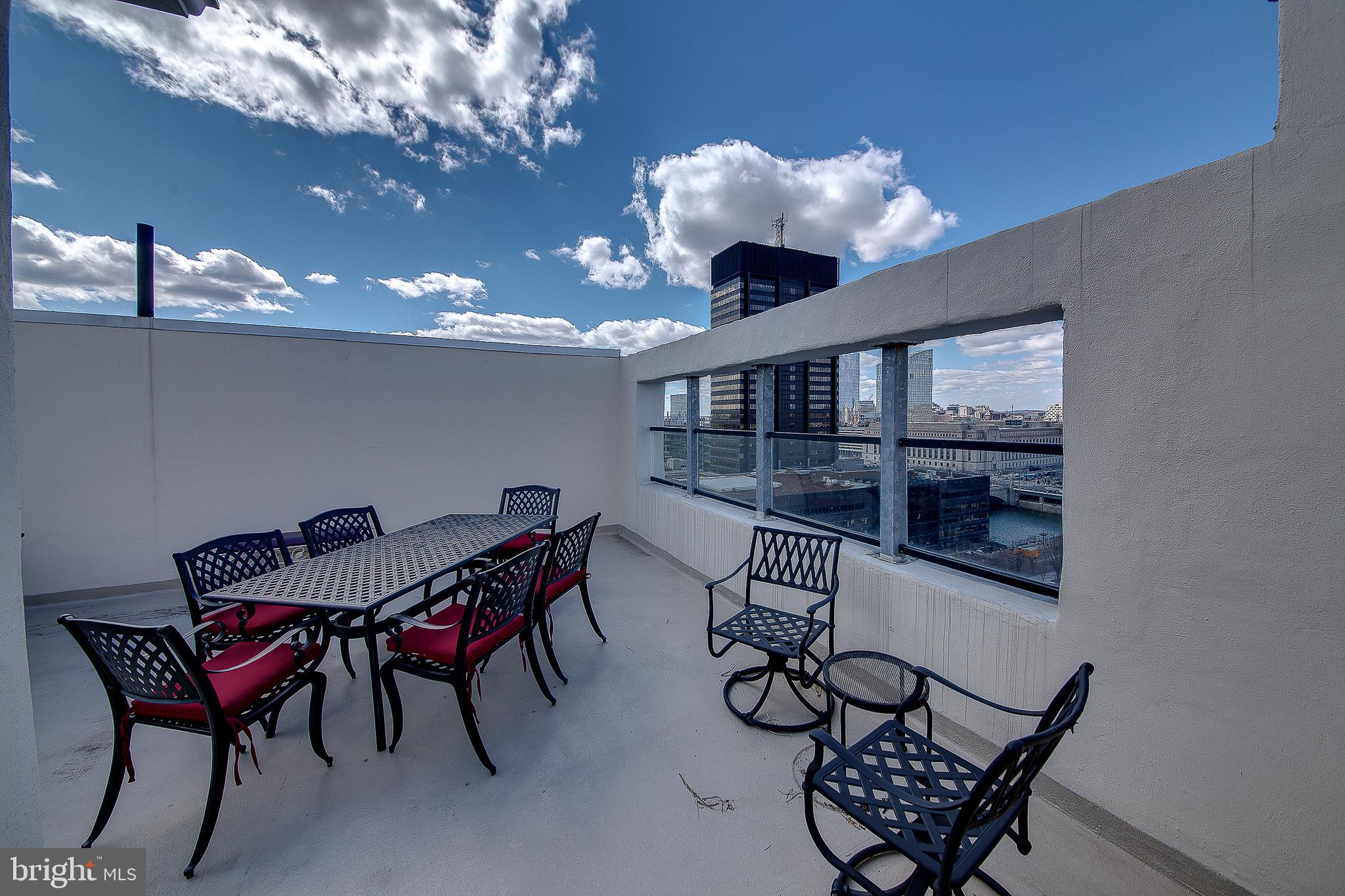 LOGAN SQUARE - Residential