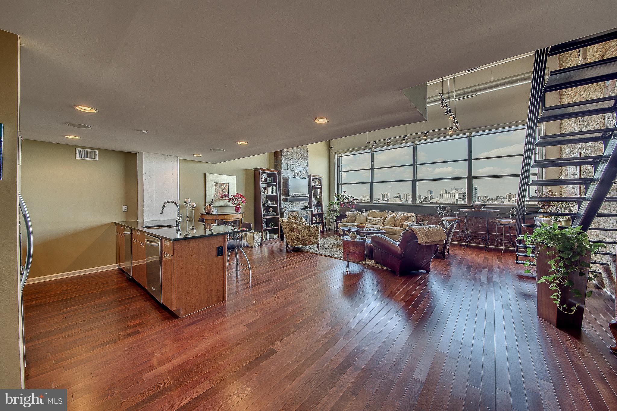 LOGAN SQUARE - Residential