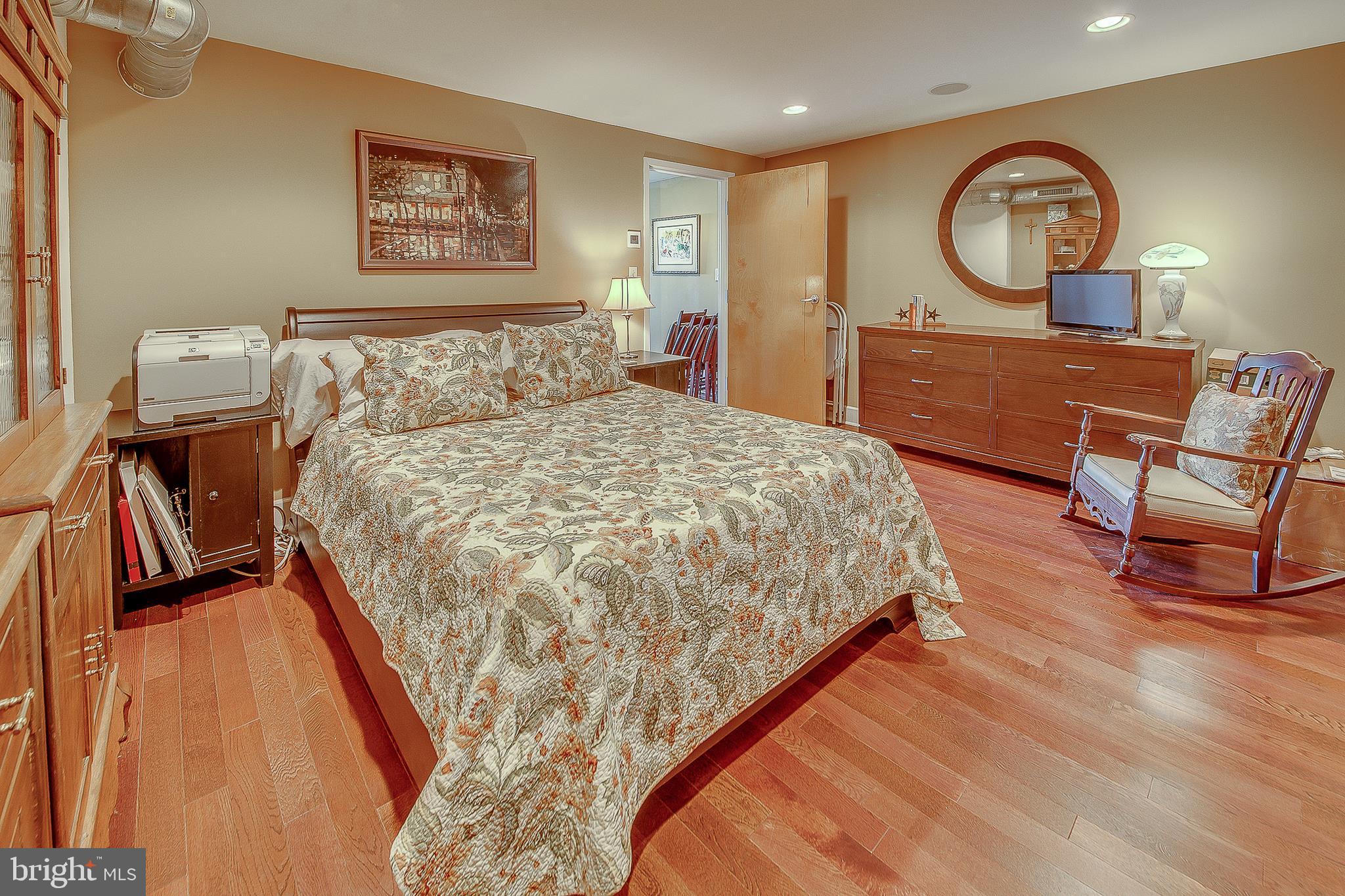 LOGAN SQUARE - Residential