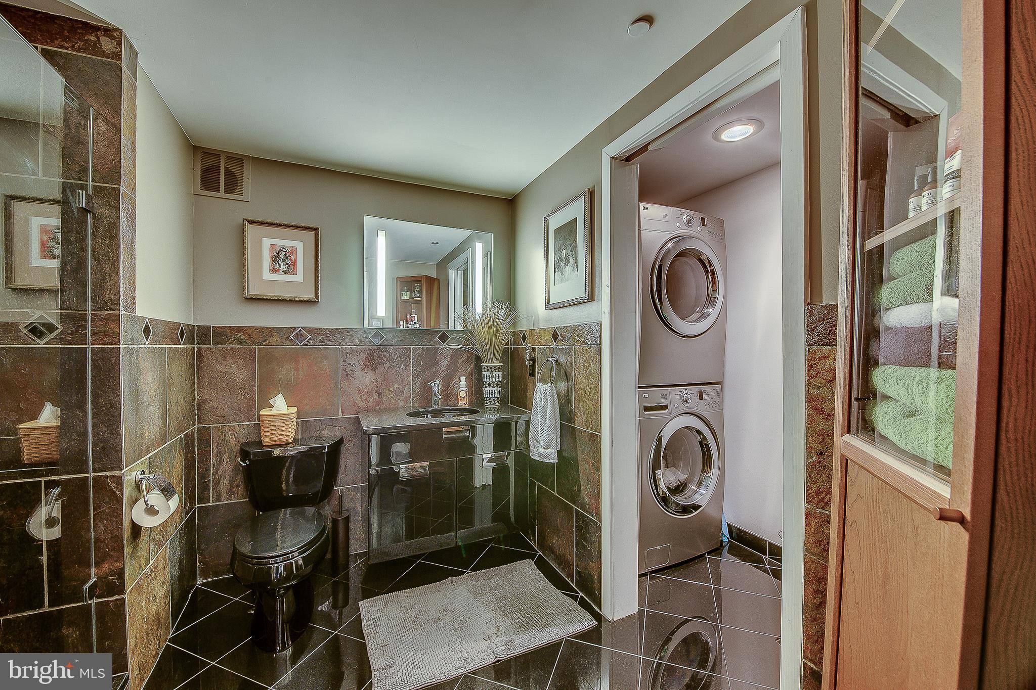 LOGAN SQUARE - Residential