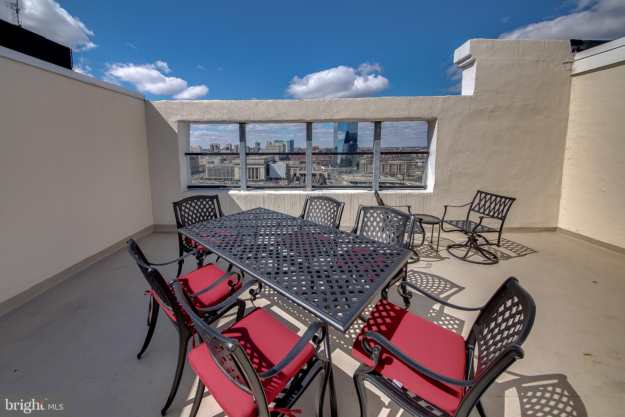 LOGAN SQUARE - Residential