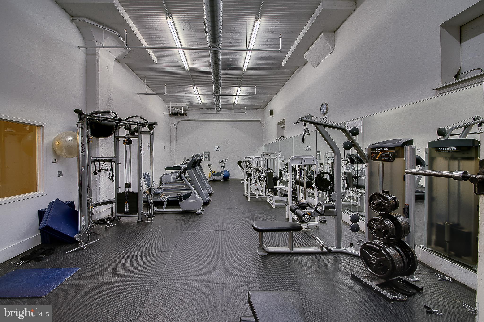 LOGAN SQUARE - Residential