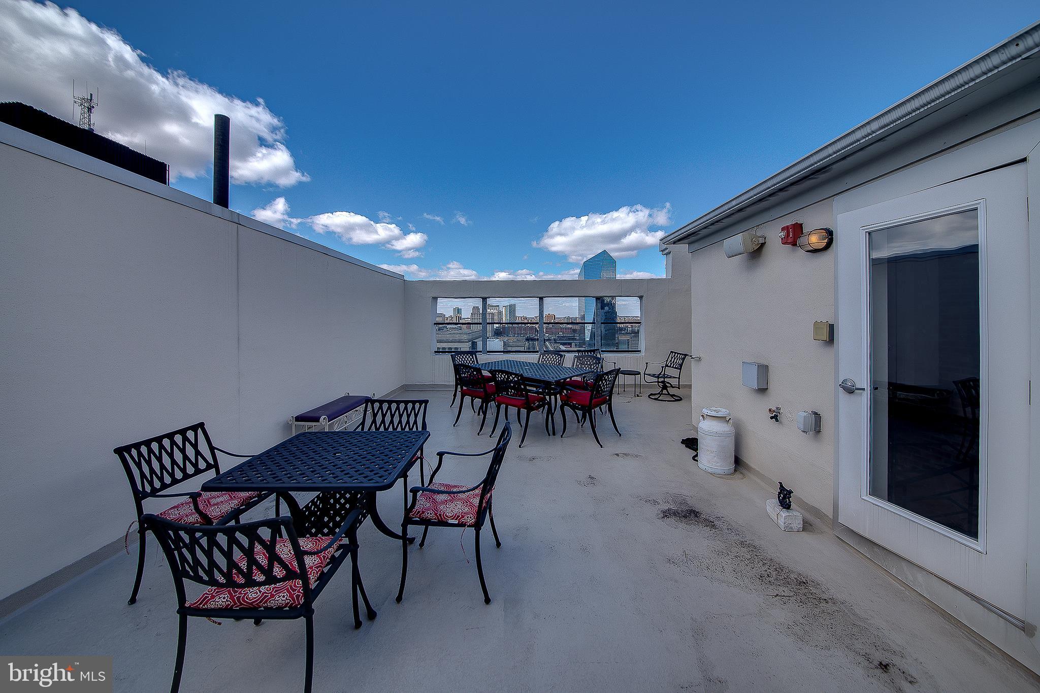 LOGAN SQUARE - Residential