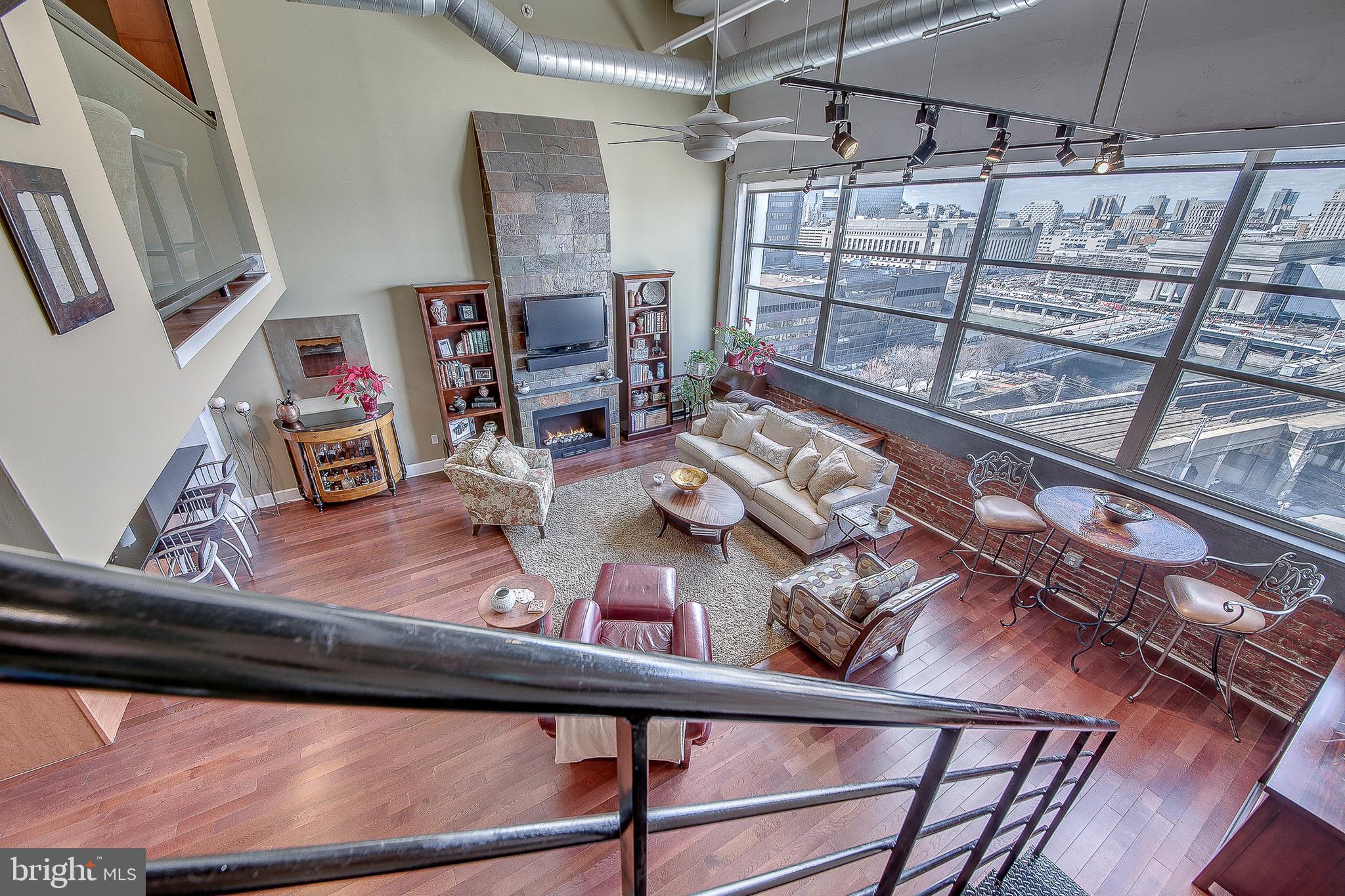 LOGAN SQUARE - Residential