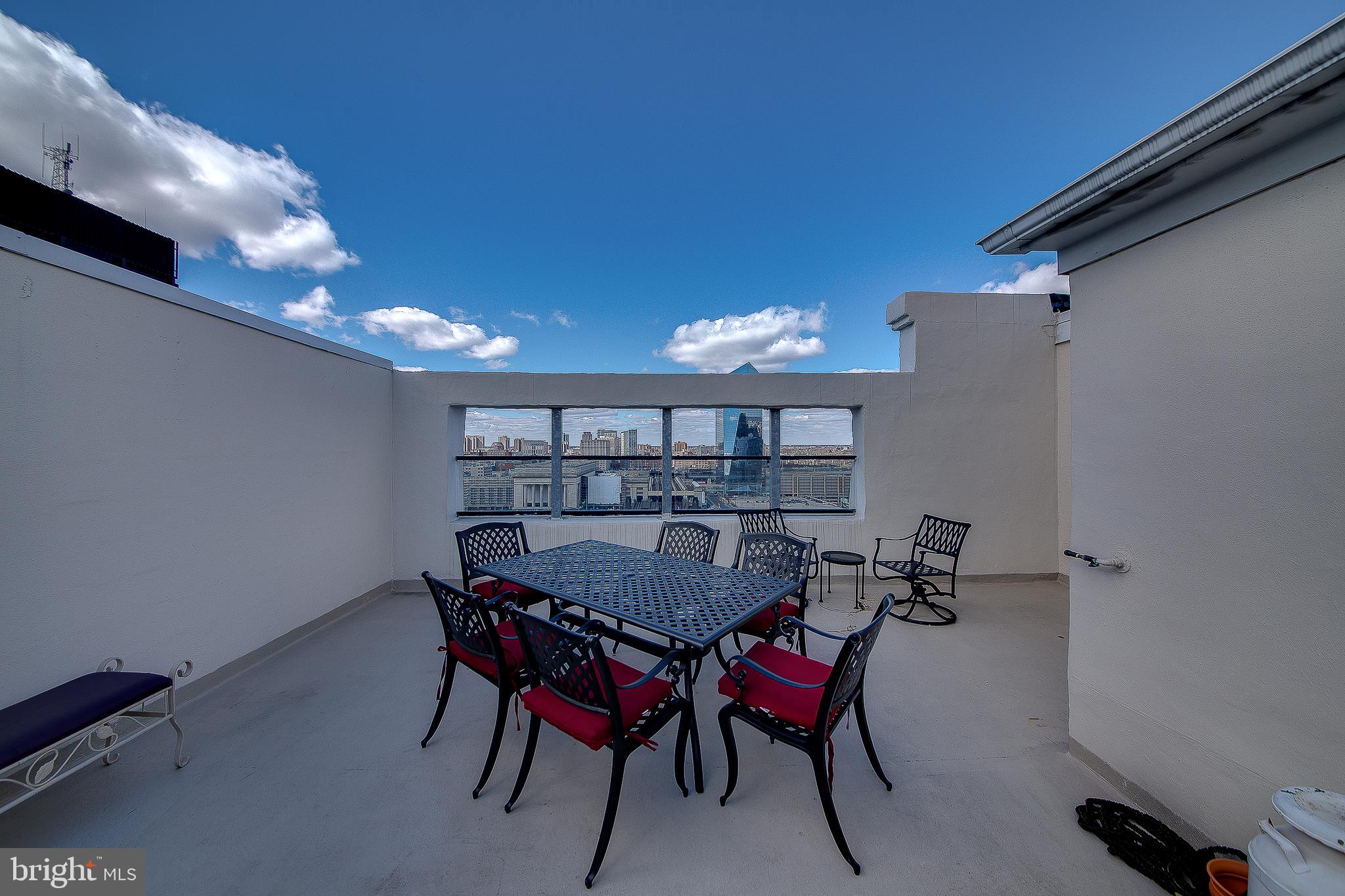 LOGAN SQUARE - Residential