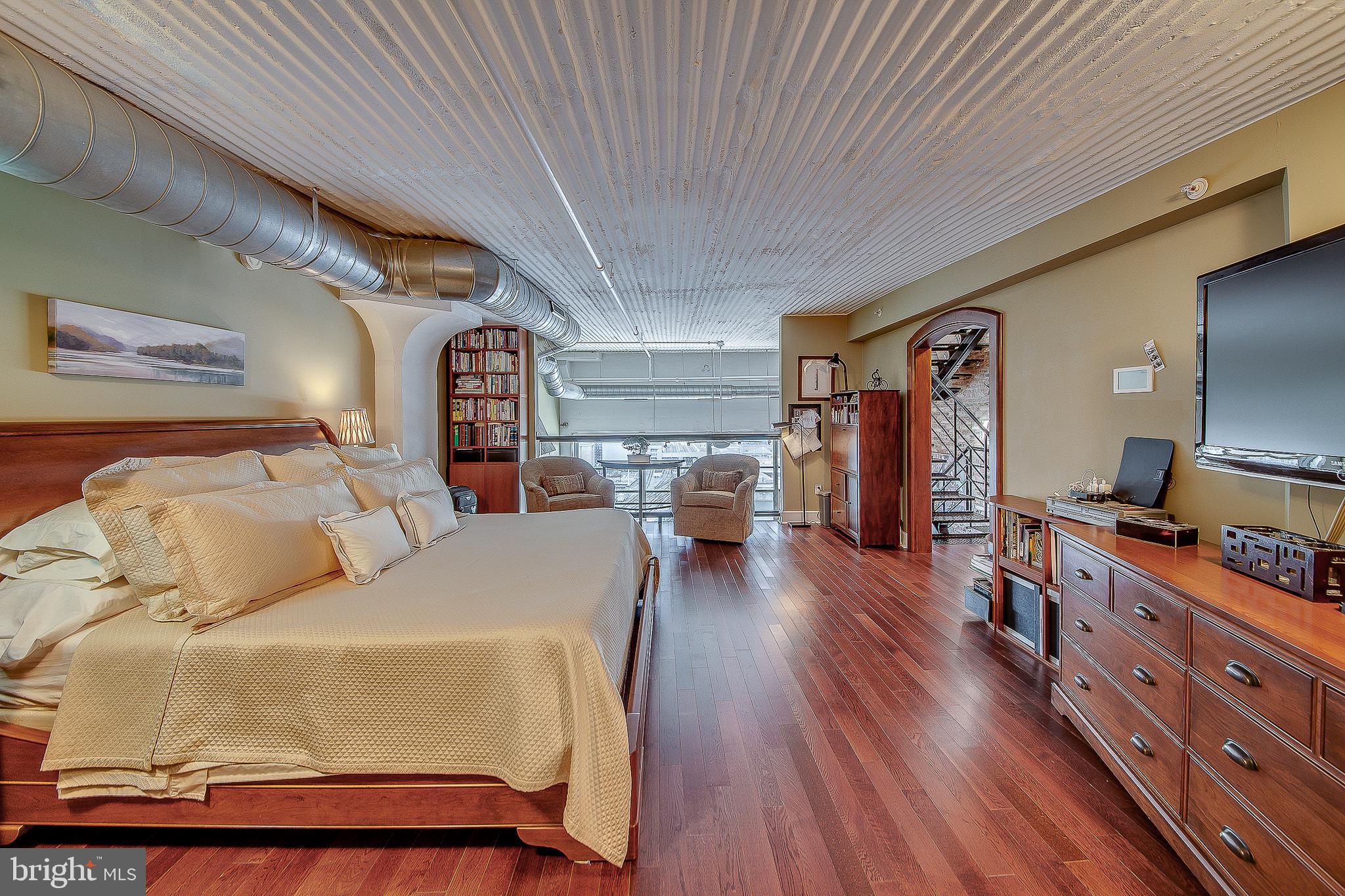 LOGAN SQUARE - Residential