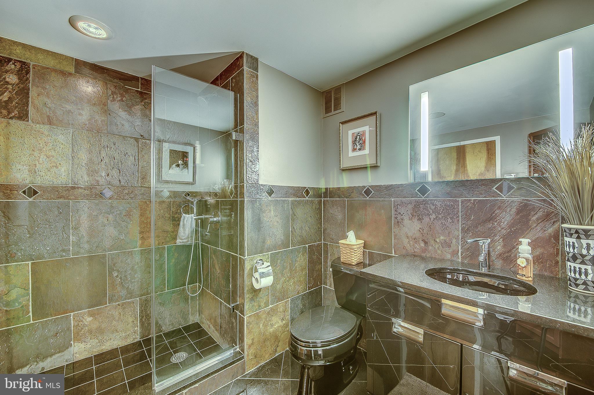 LOGAN SQUARE - Residential