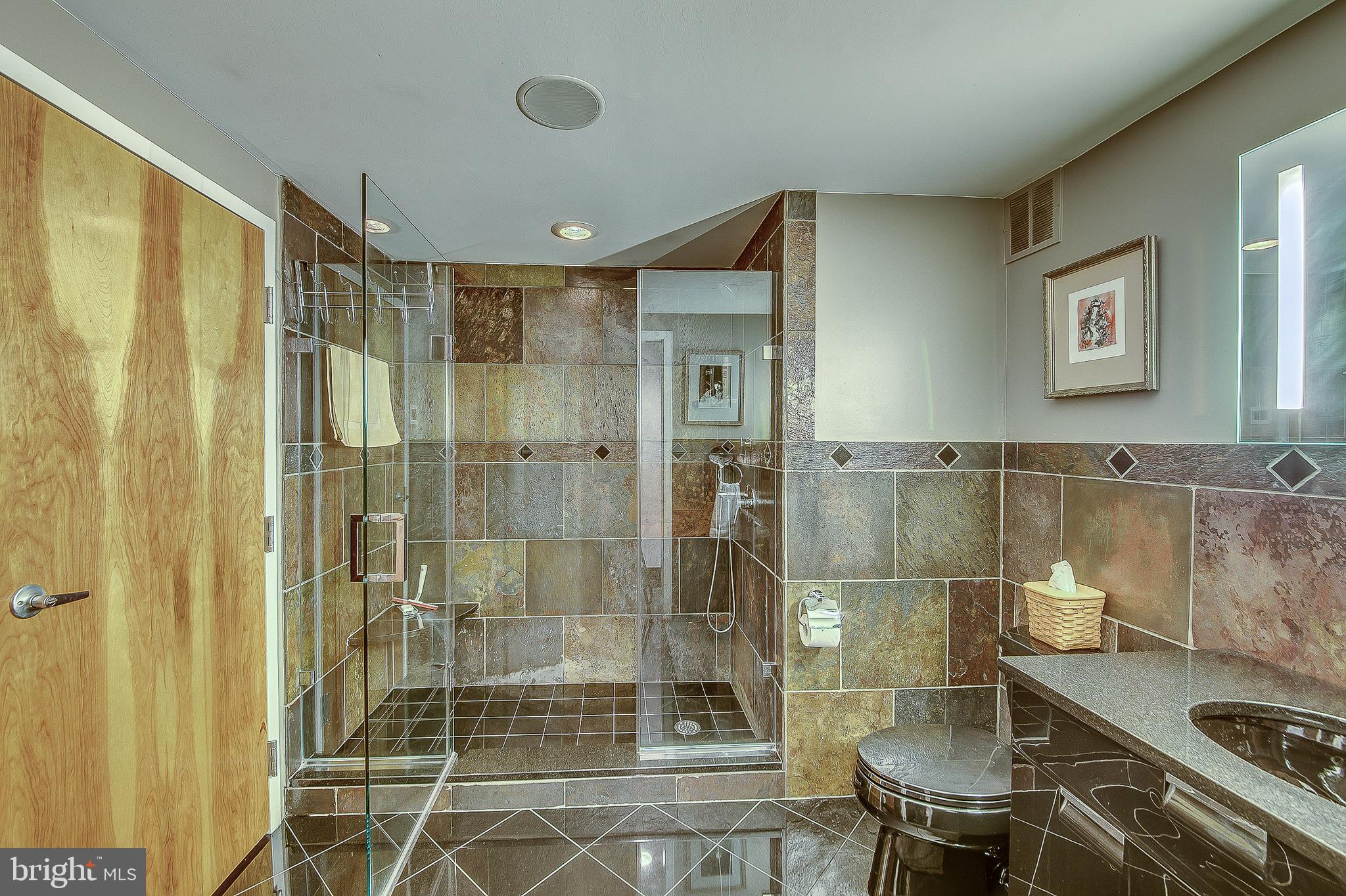 LOGAN SQUARE - Residential