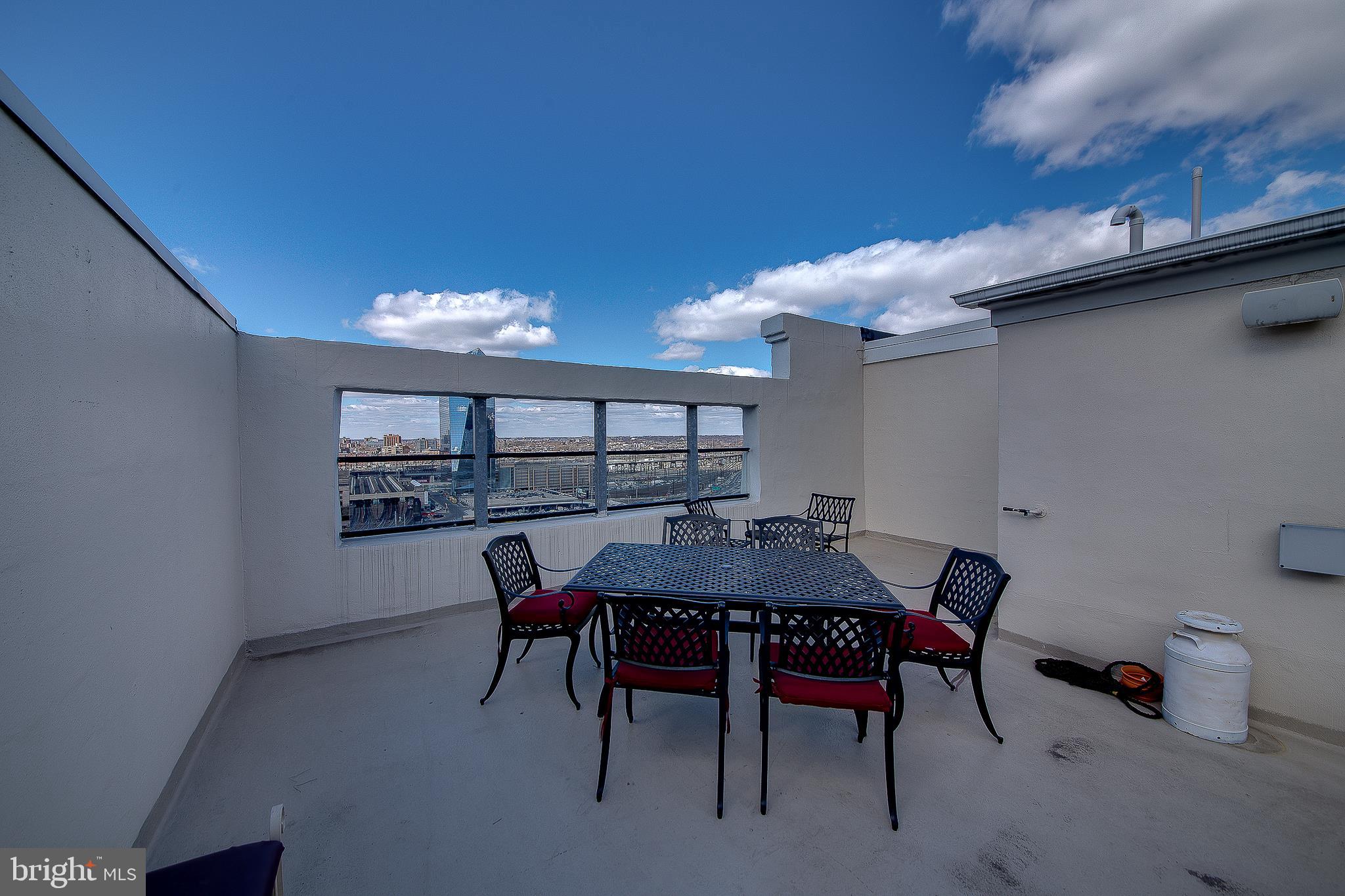 LOGAN SQUARE - Residential