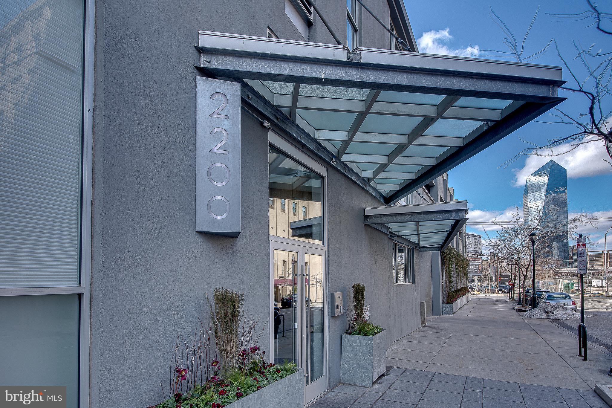 LOGAN SQUARE - Residential