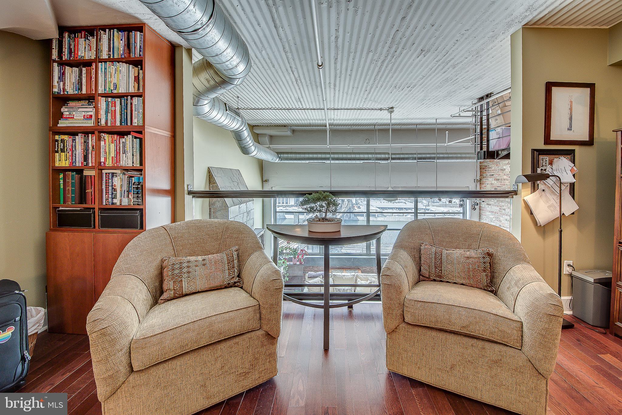 LOGAN SQUARE - Residential