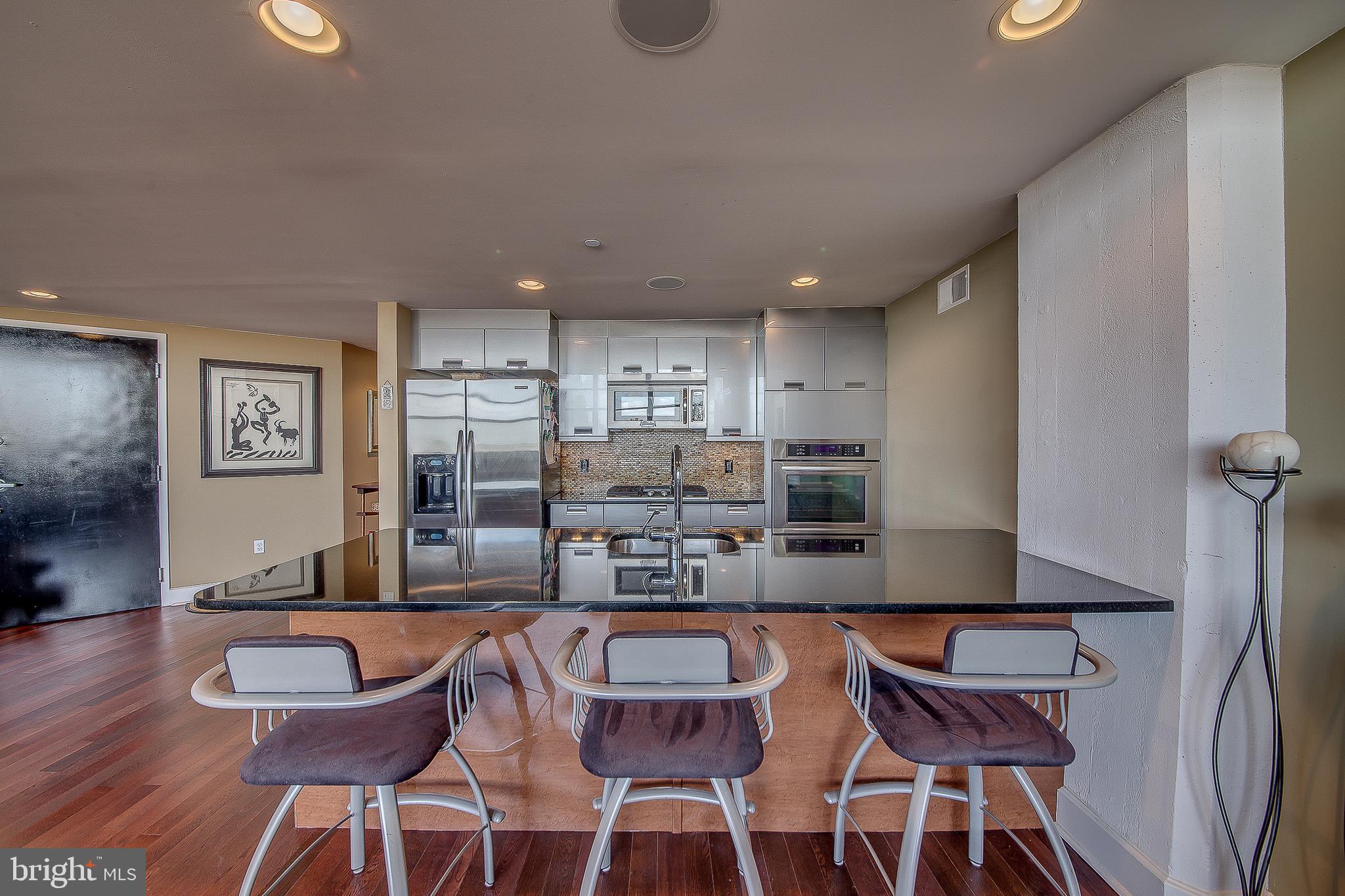 LOGAN SQUARE - Residential