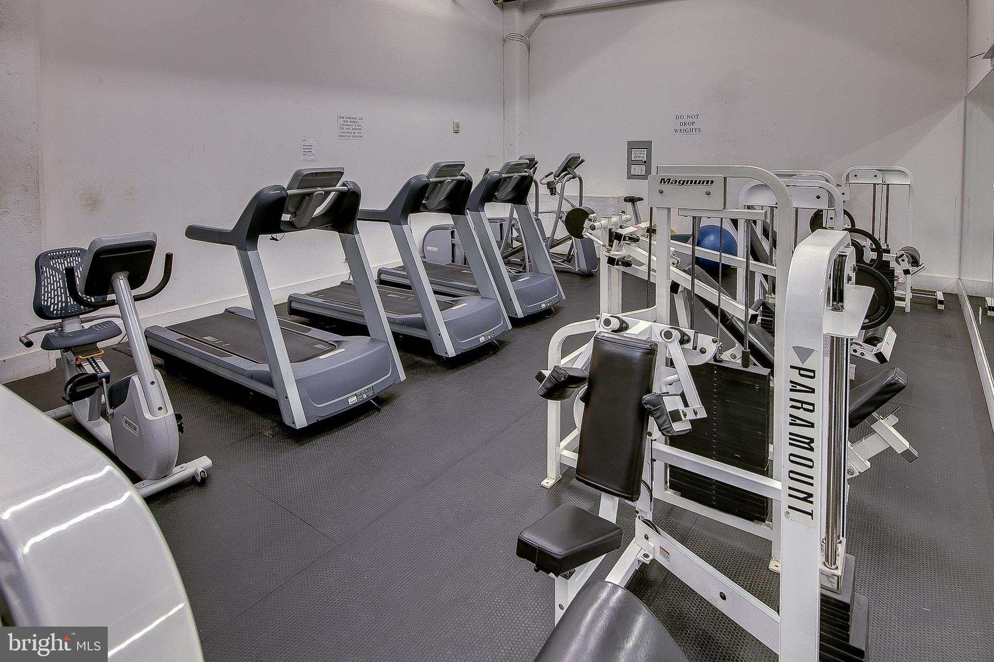 LOGAN SQUARE - Residential