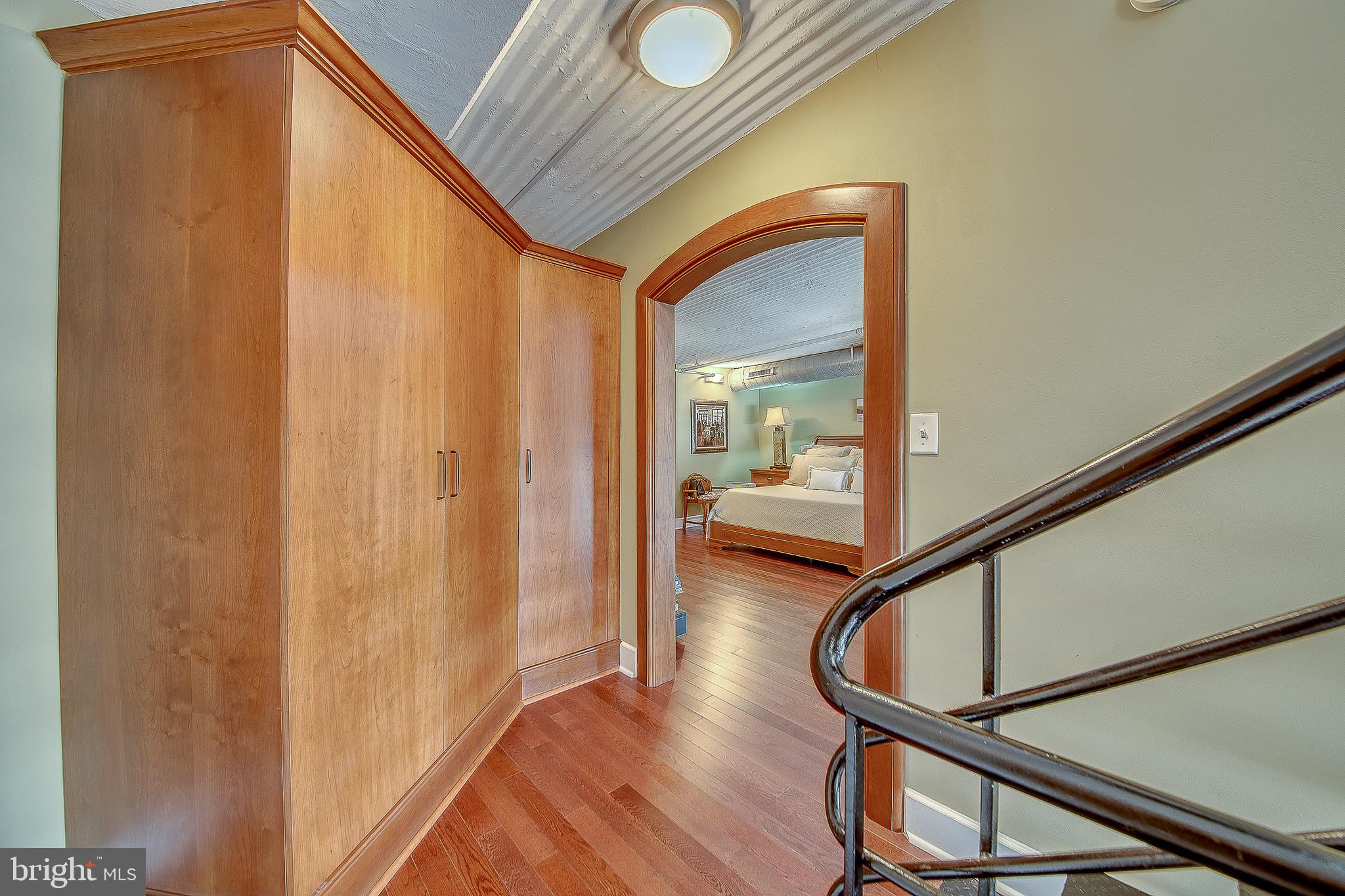 LOGAN SQUARE - Residential