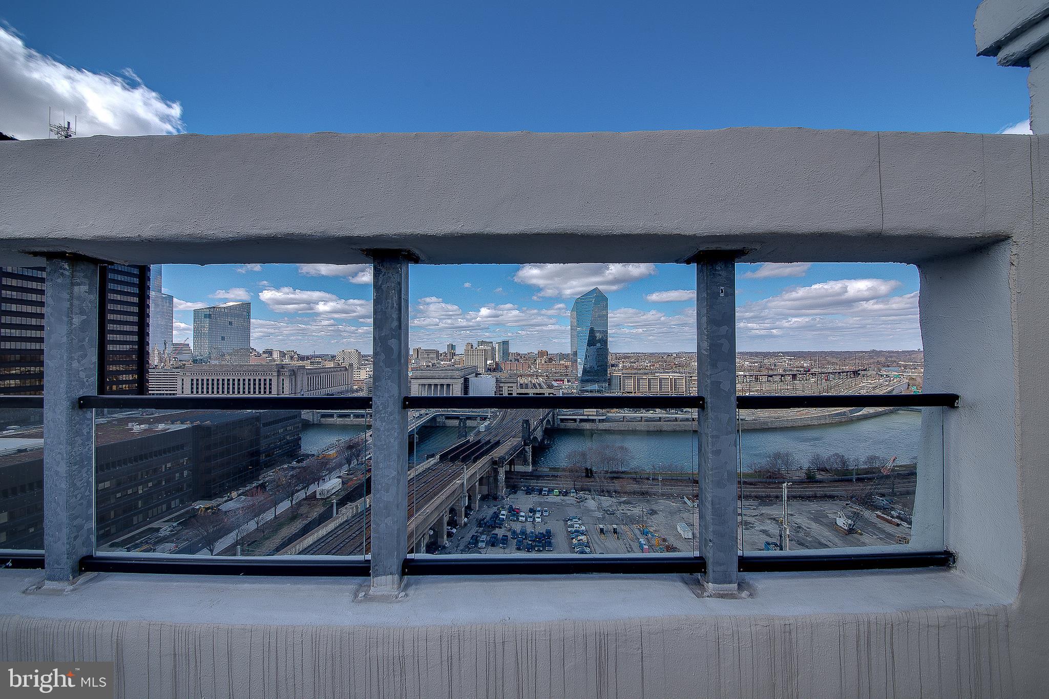 LOGAN SQUARE - Residential