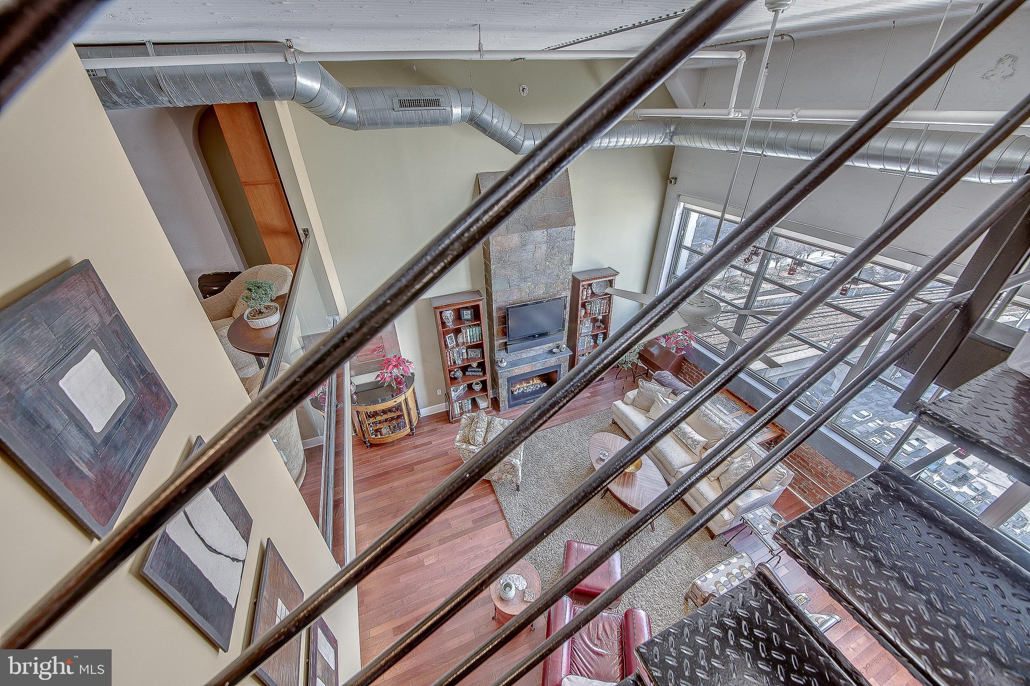 LOGAN SQUARE - Residential