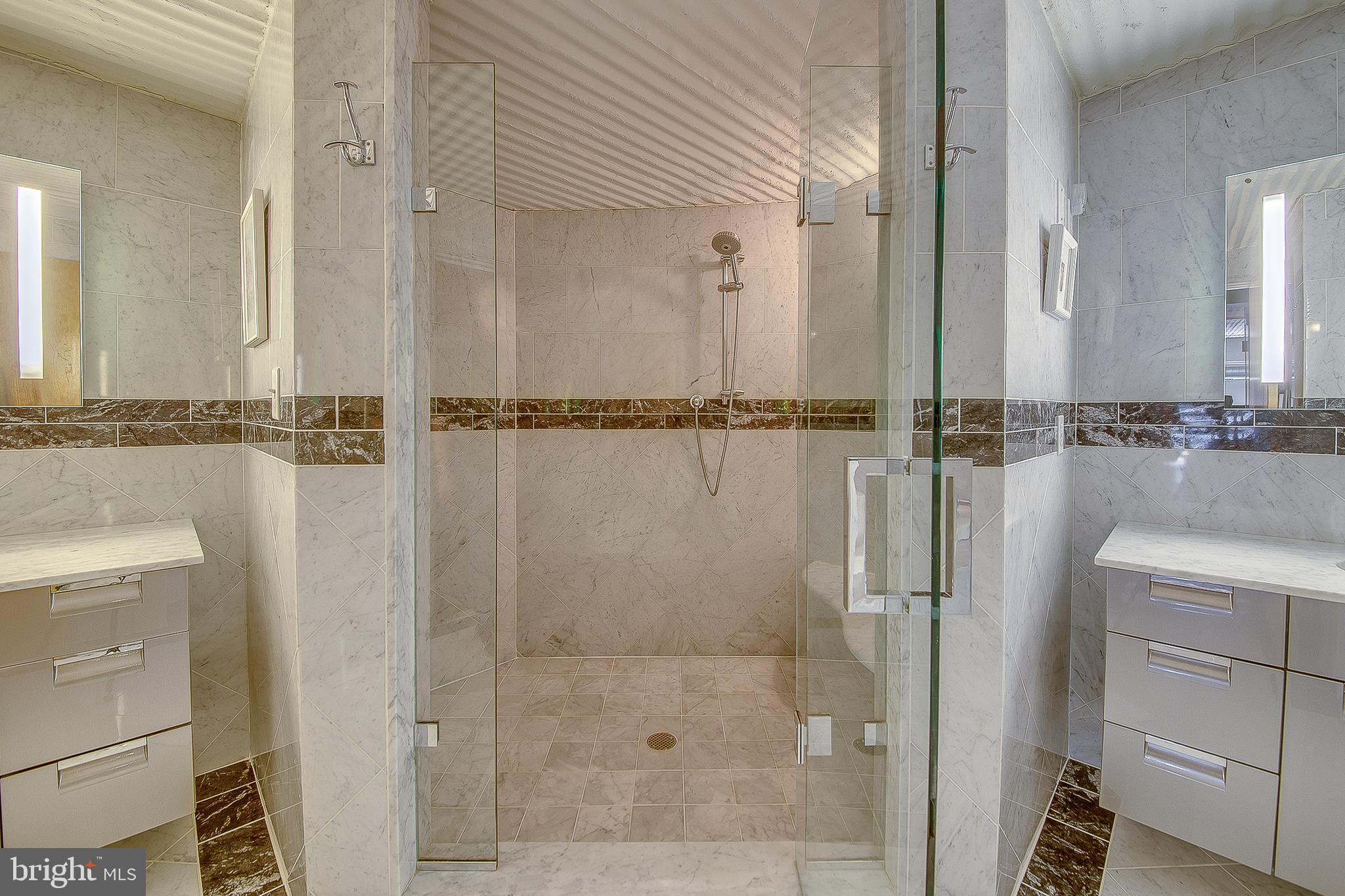 LOGAN SQUARE - Residential