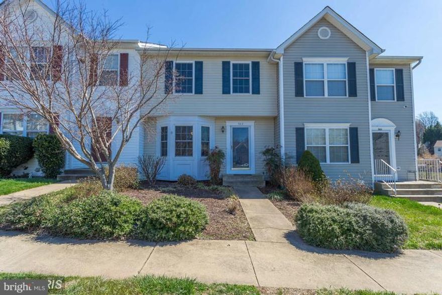 Charming townhome w/ so much to offer! SS appliances, granite, & ceramic tile backsplash w/ decorative inlays. Hardwood throughout main and upper levels. MB has vaulted ceilings & walk-in closet. FF open basement w/ fireplace that walks out onto a stamped concrete patio & walkway that leads you to a fully fenced yard. Beautiful treks decking overlooking community lake.