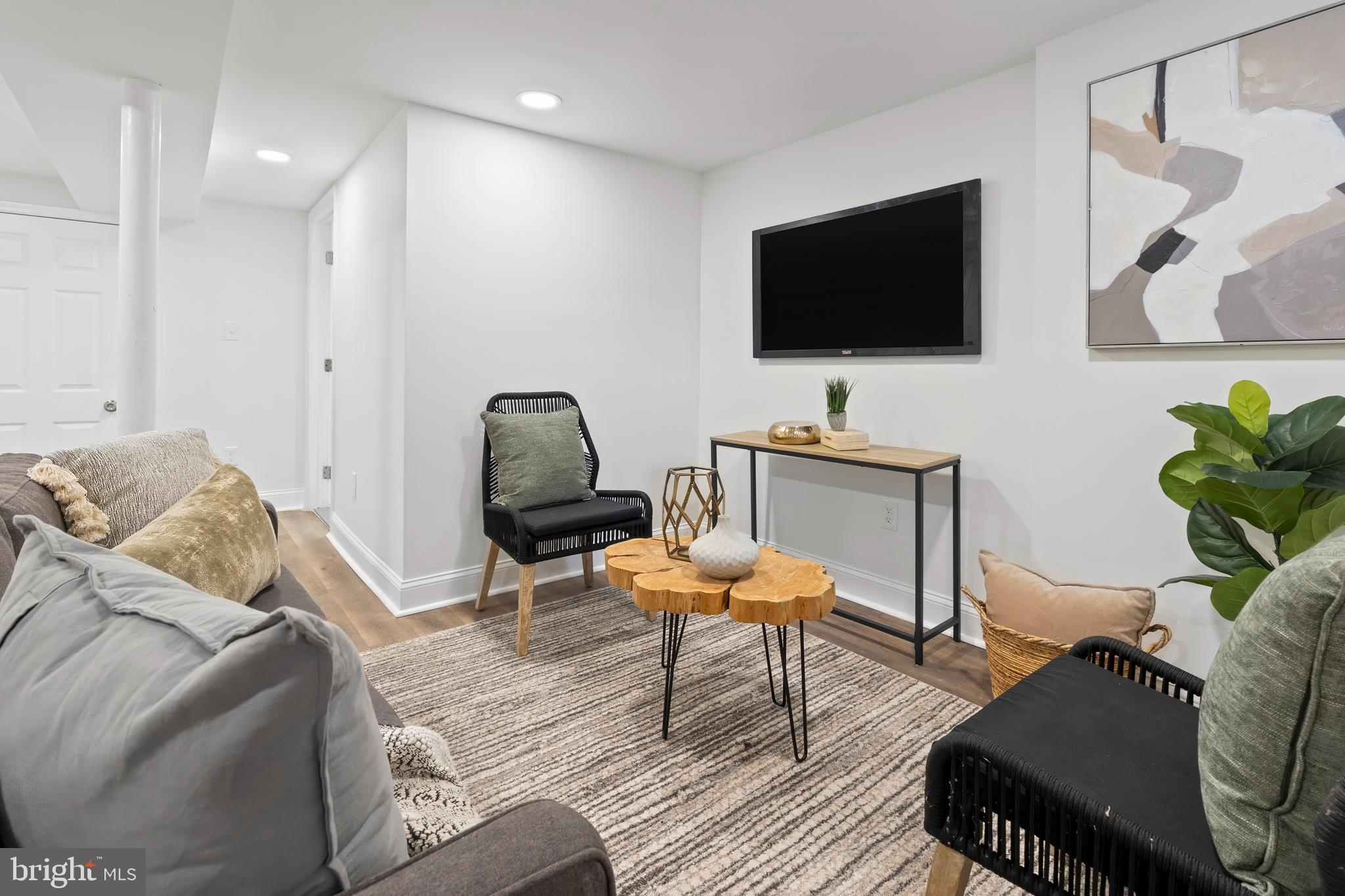 MONDAWMIN - Residential
