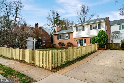 Photo of 2526 N George Mason Drive, ARLINGTON, VA 22207 (MLS # VAAR2069484)