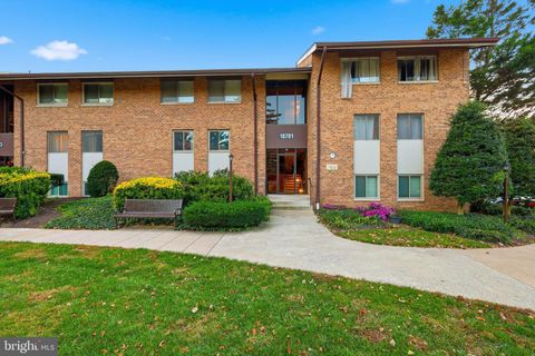 Photo of 18701 Walkers Choice Road #2, GAITHERSBURG, MD 20886 (MLS # MDMC2207362)