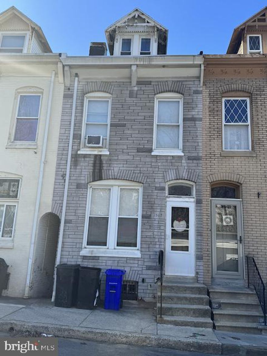 This is it!  If you have been looking for adorable AND affordable, look no further!  This home offers generous room sizes, neutral decor, modern kitchen and four bedrooms too!  This house is ready to be your home sweet home.  This would also be an excellent addition to any portfolio or a really great start to one!  Call today for your personal tour before it's too late!