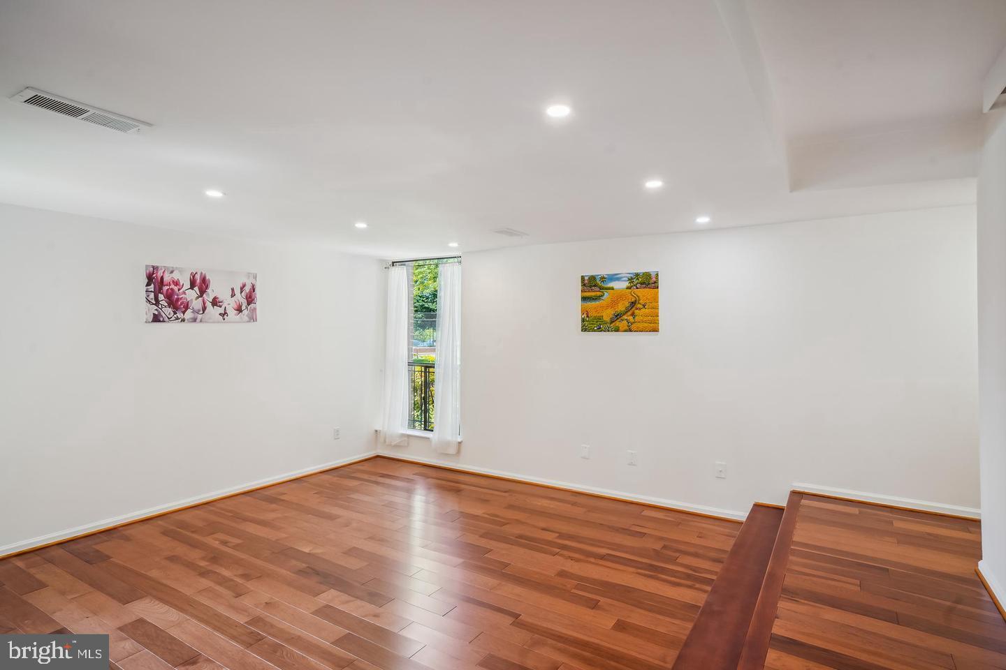 AMERICANA FINMARK - Residential