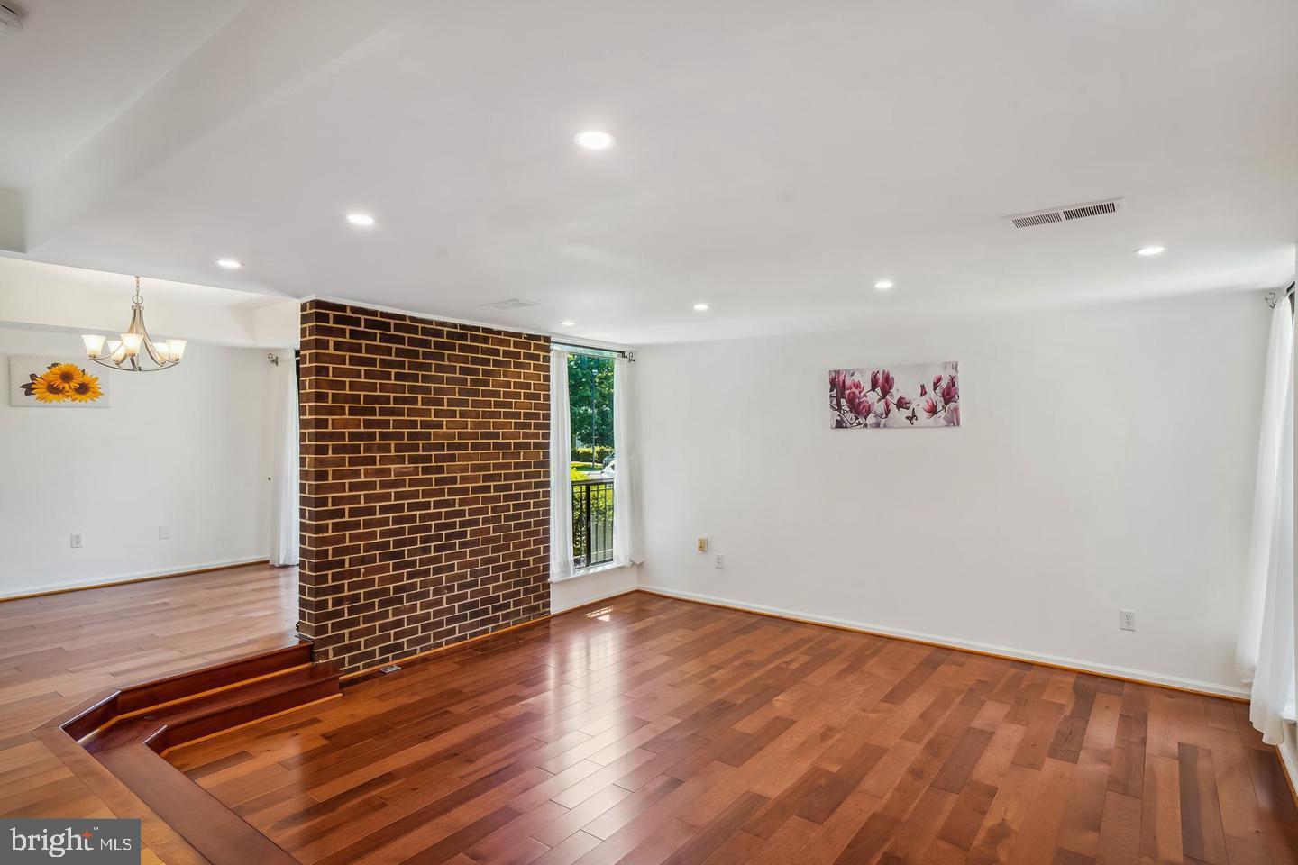 AMERICANA FINMARK - Residential