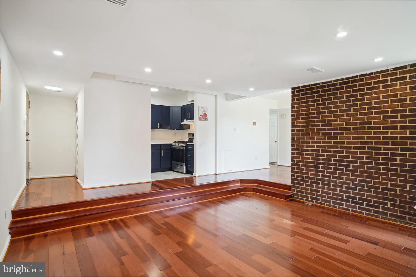 AMERICANA FINMARK - Residential