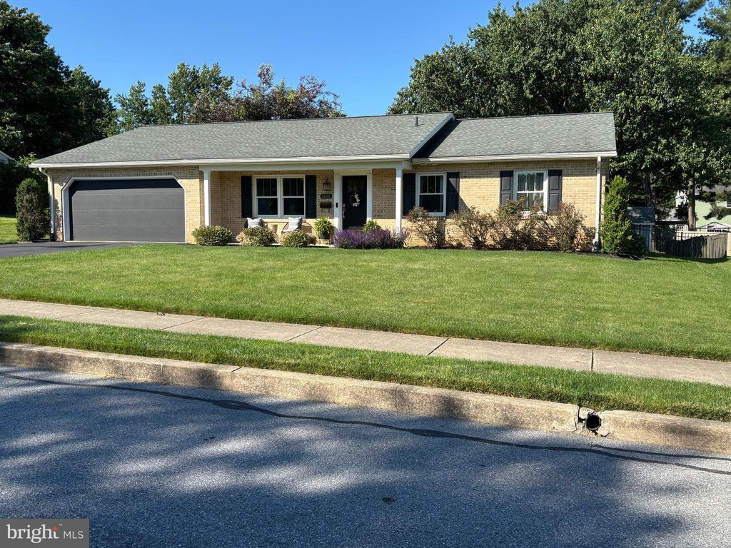 Photo of 1166 Marilyn Avenue, EPHRATA, PA 17522 (MLS # PALA2089524)