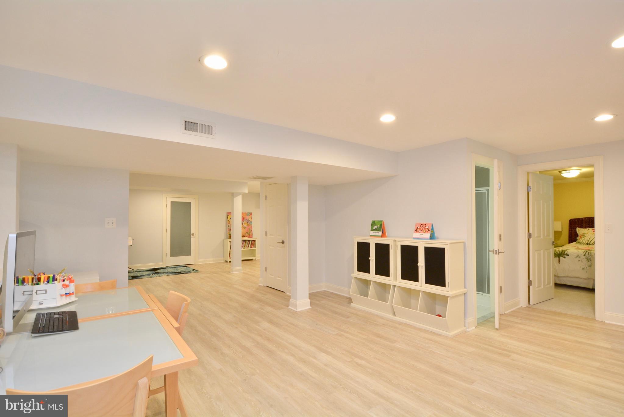 HUNTER MILL ESTATES - Residential