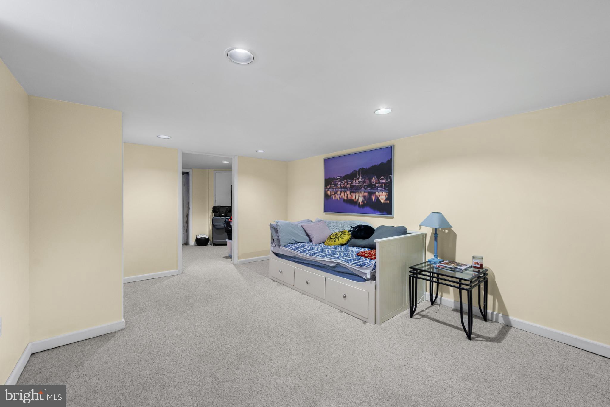 ROXBOROUGH - Residential