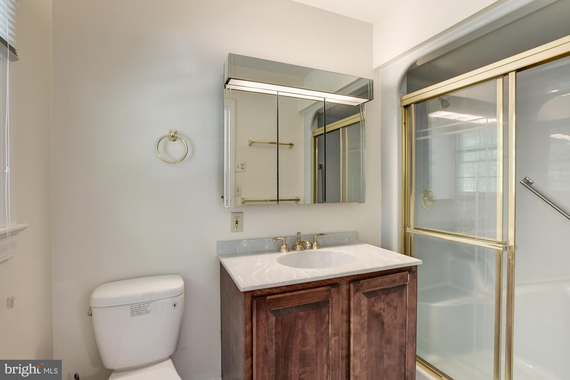 ASHTON - Residential