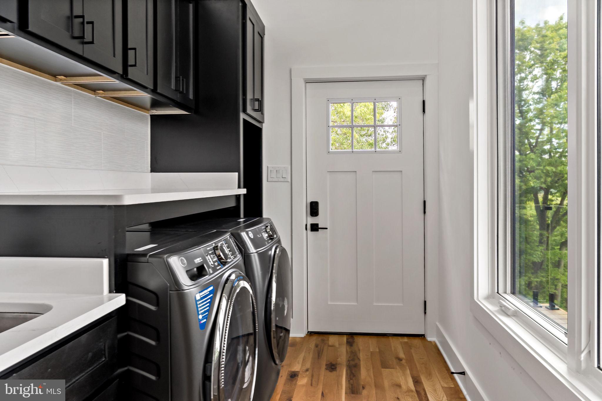 HAWKS NEST - Residential