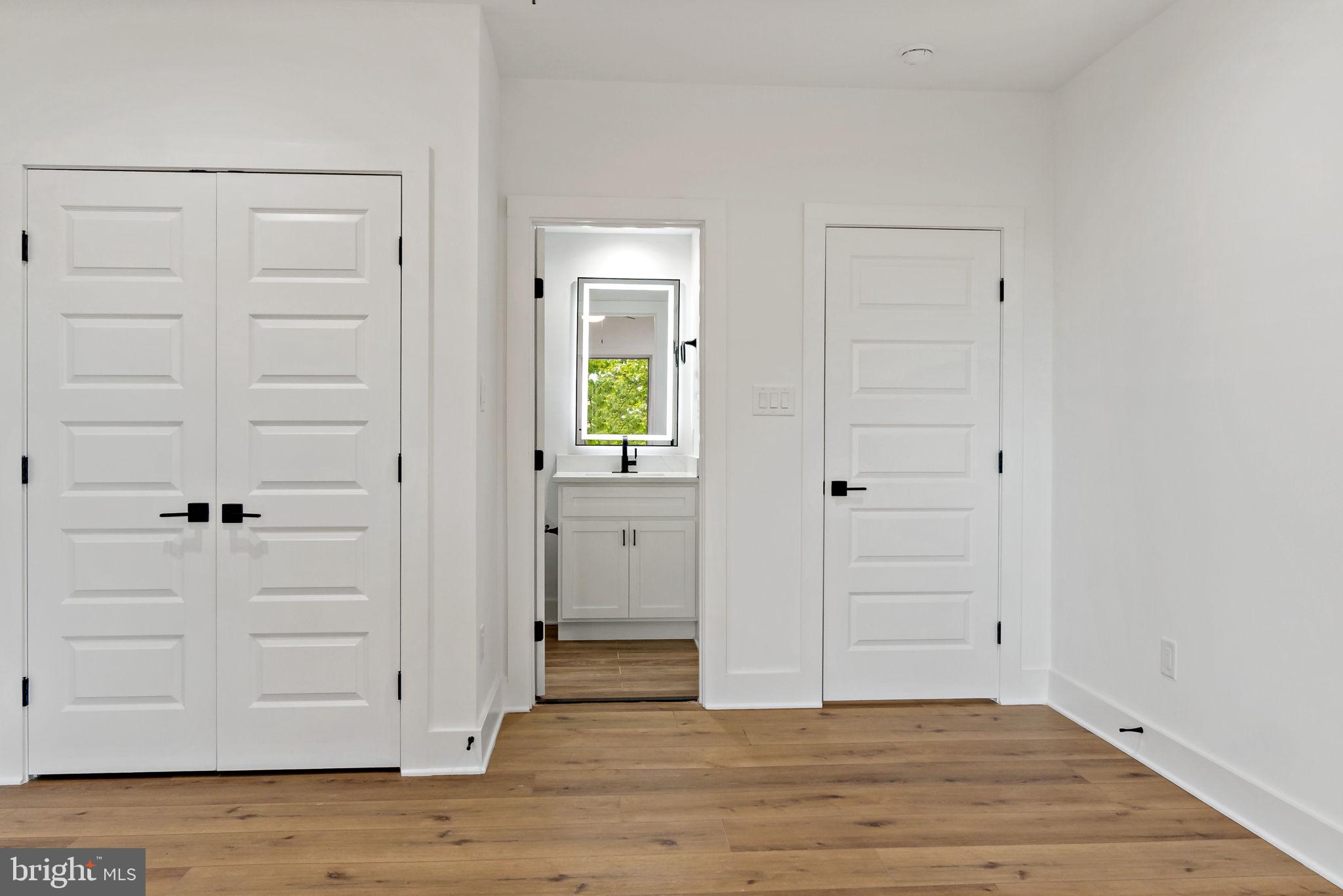 HAWKS NEST - Residential