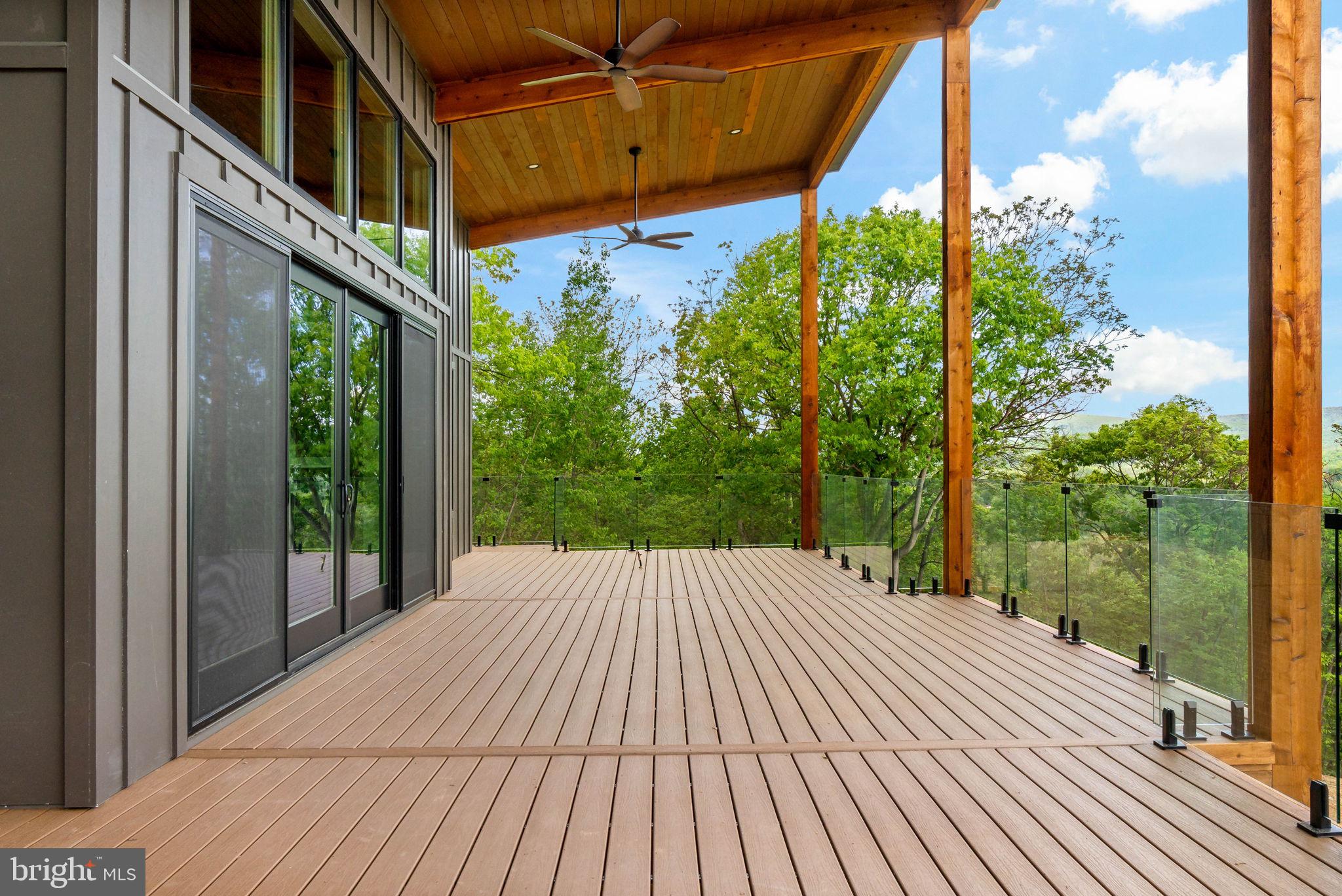 HAWKS NEST - Residential