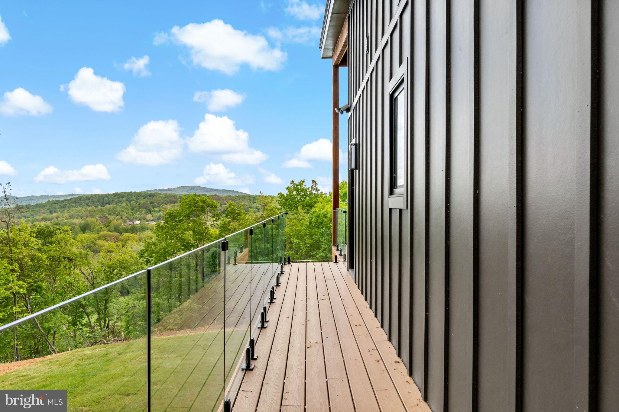 HAWKS NEST - Residential