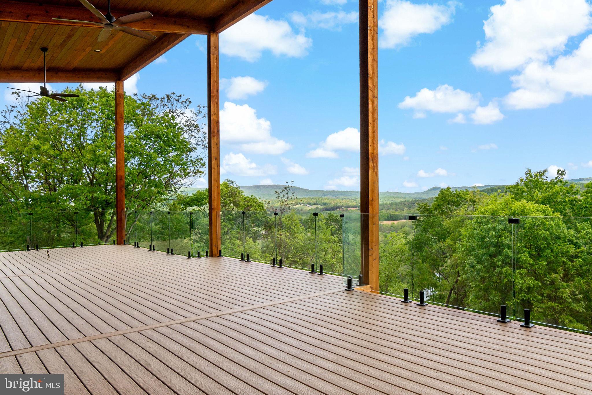 HAWKS NEST - Residential