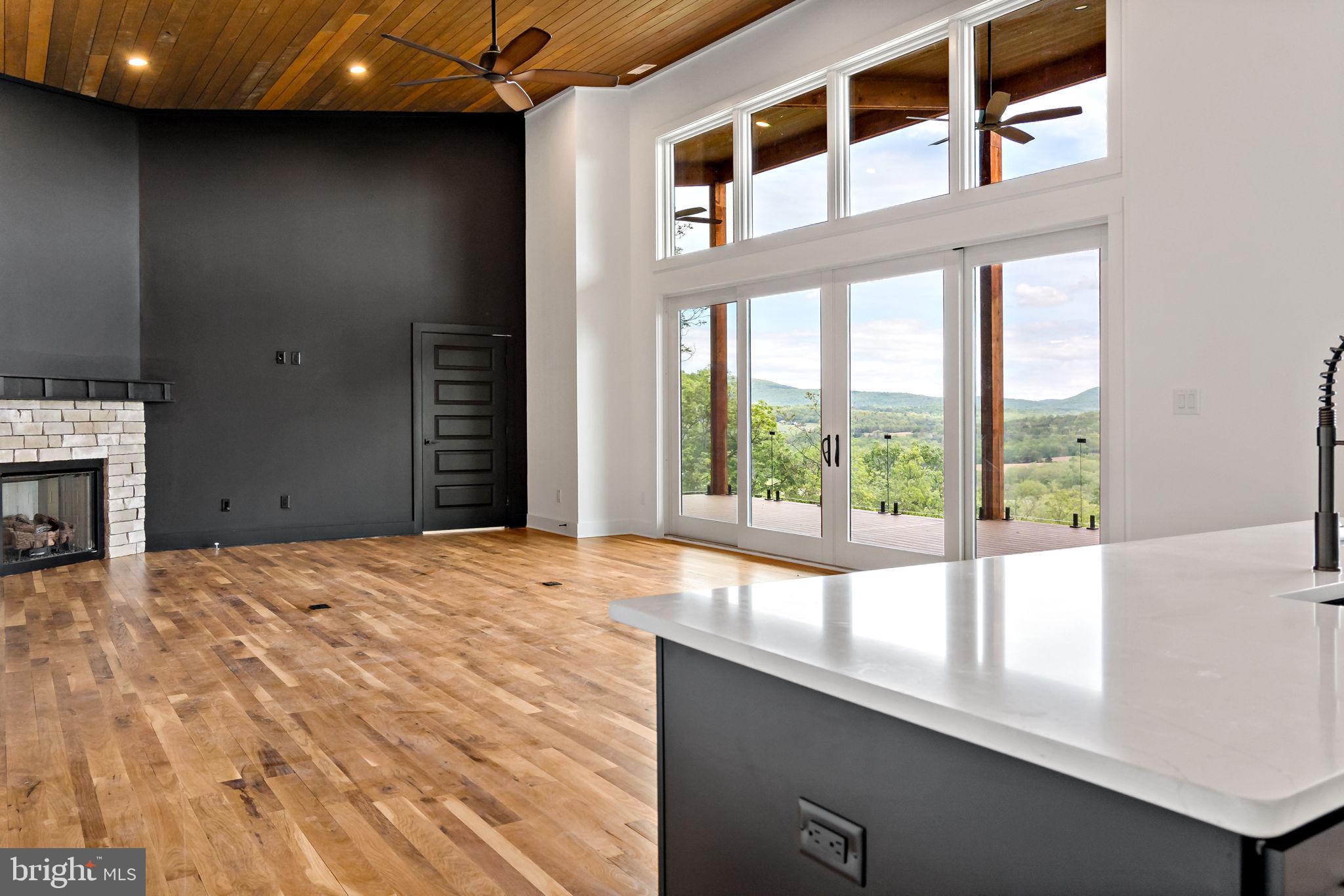 HAWKS NEST - Residential