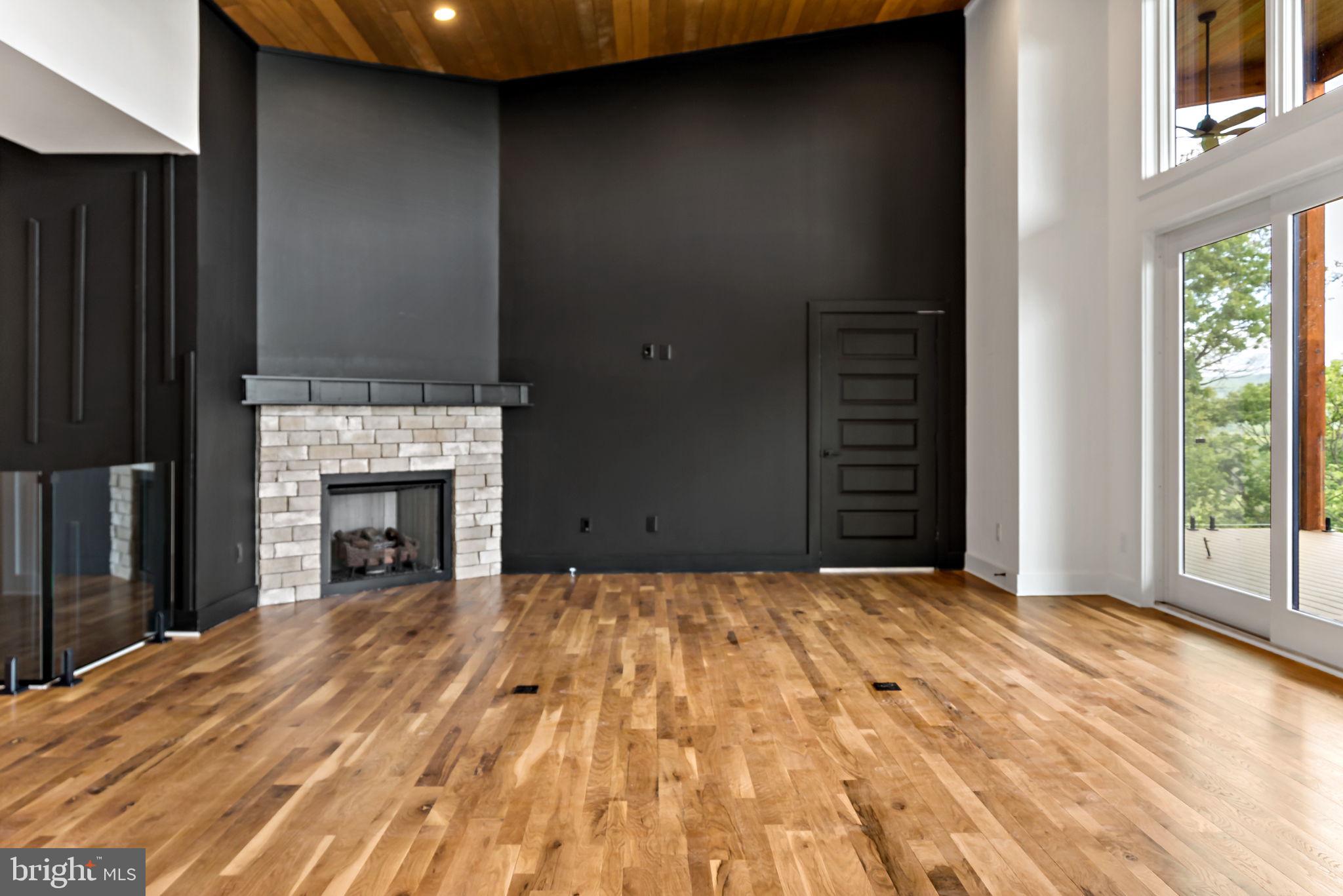 HAWKS NEST - Residential