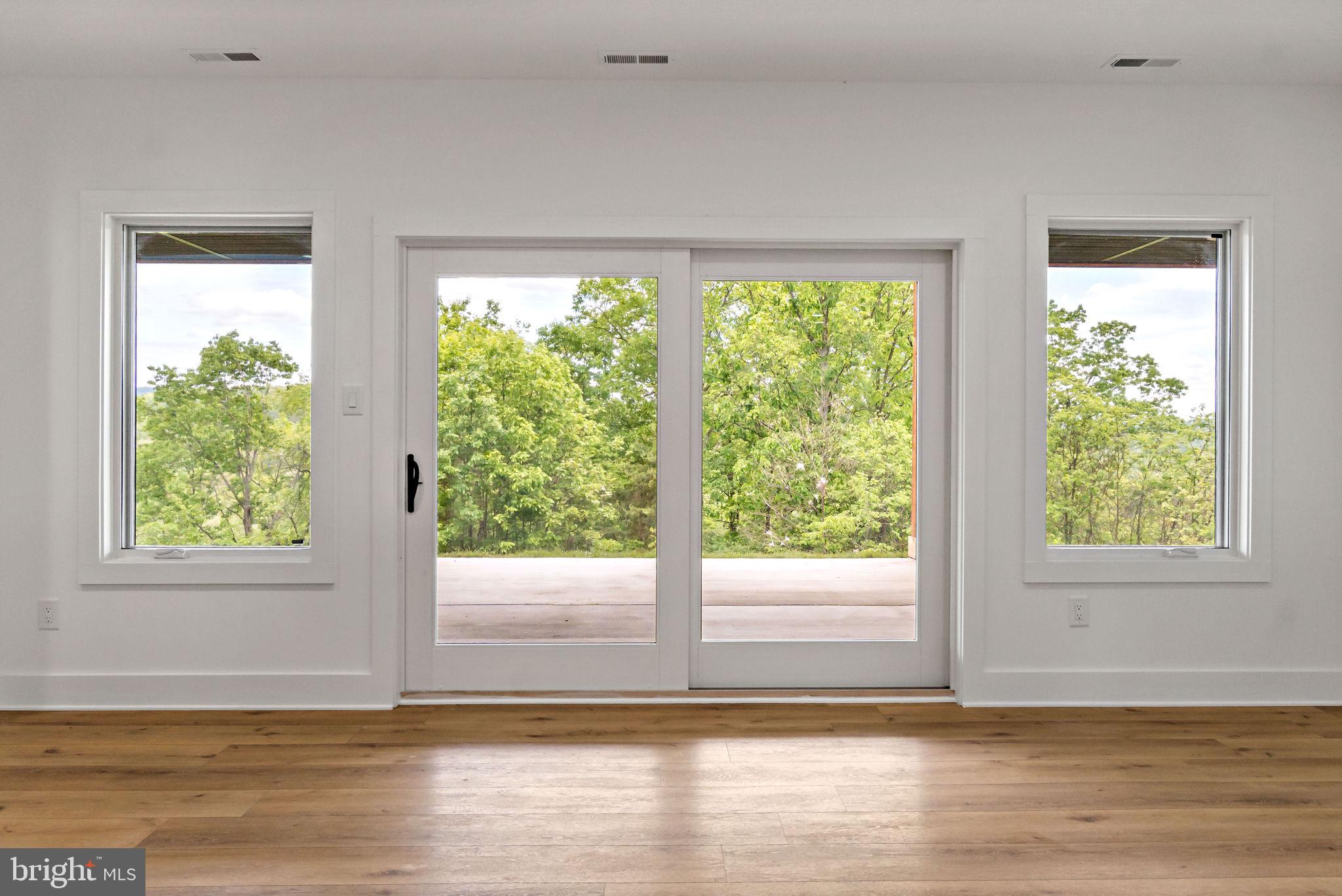 HAWKS NEST - Residential