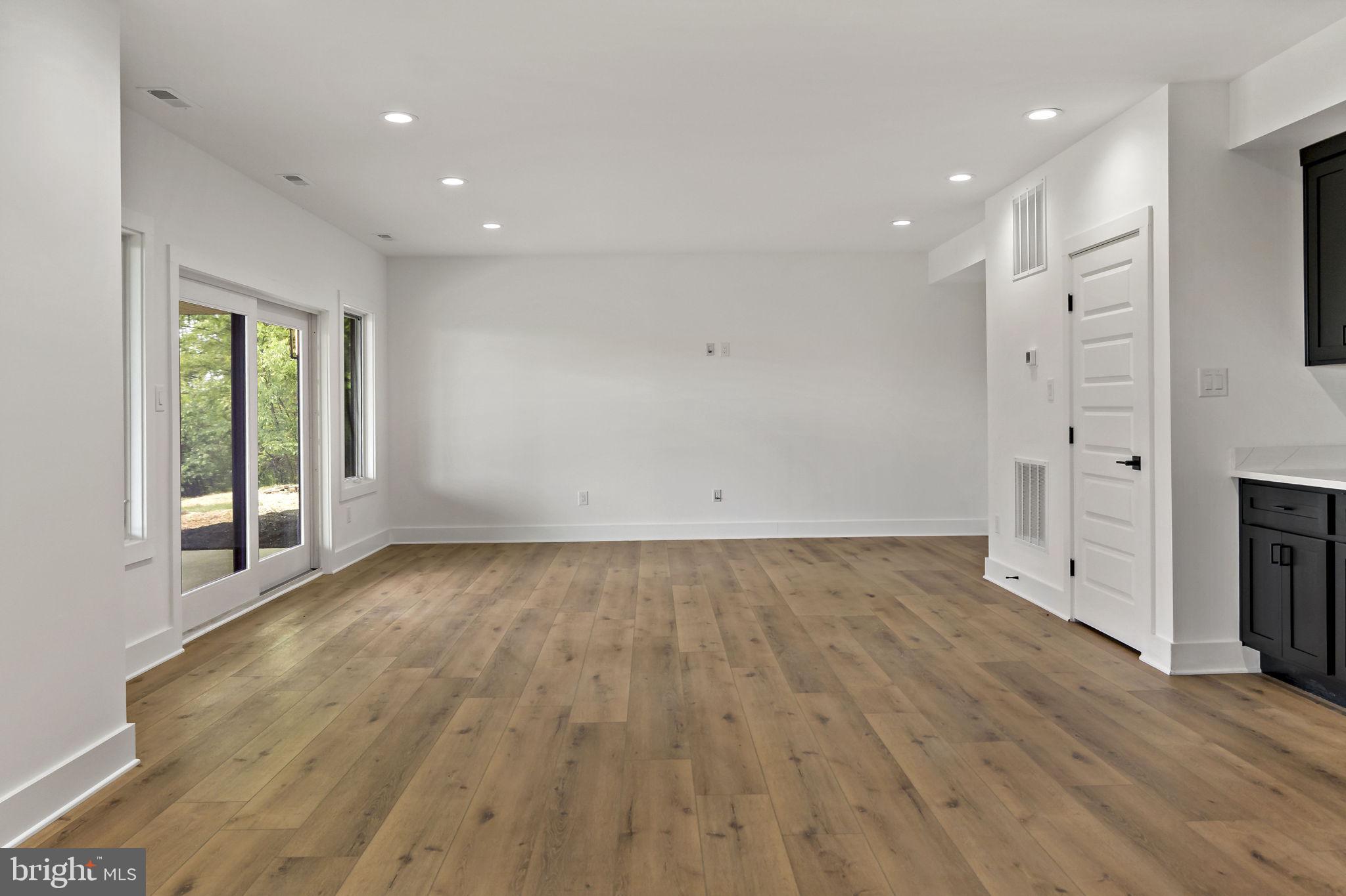 HAWKS NEST - Residential