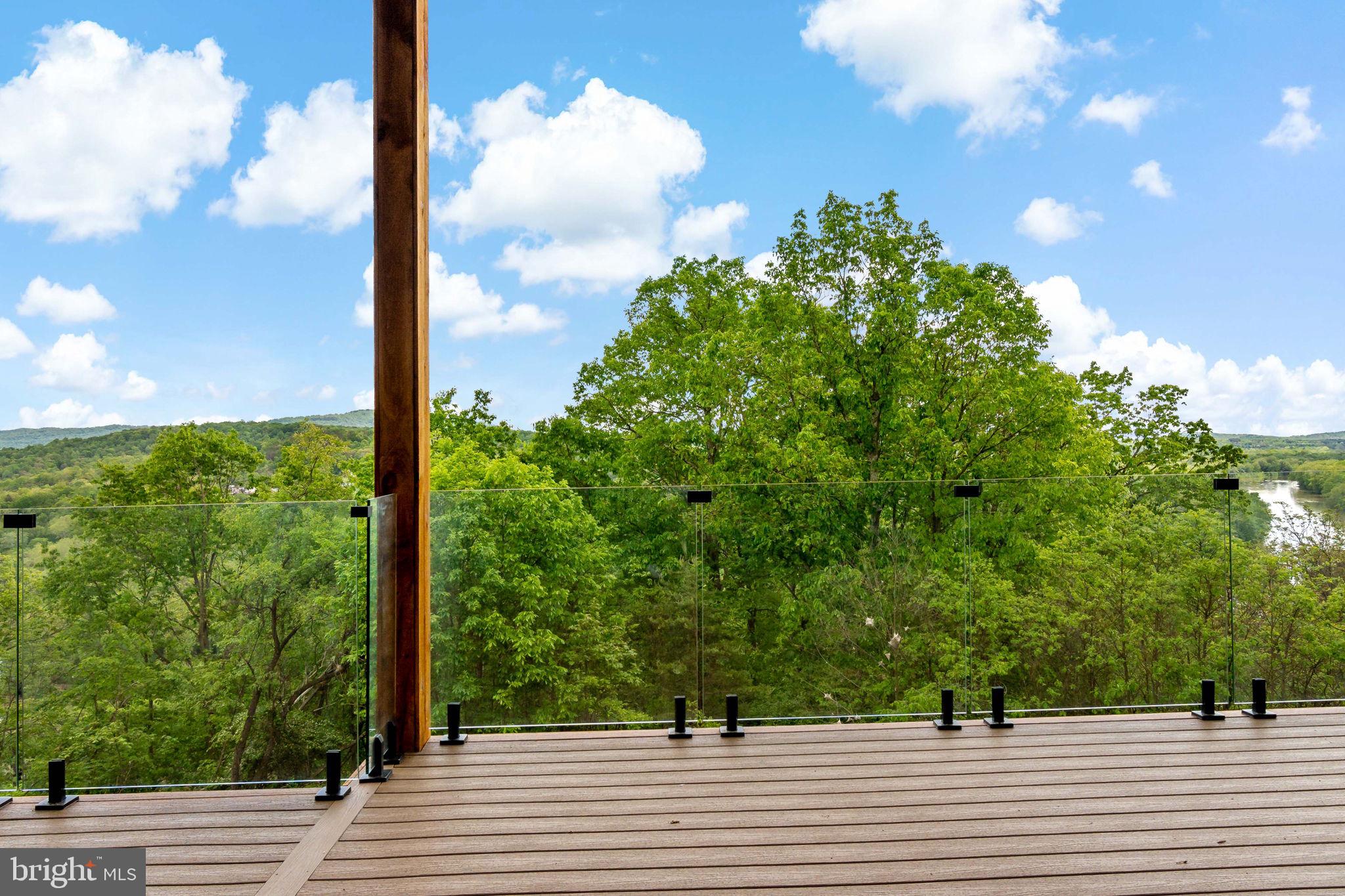 HAWKS NEST - Residential