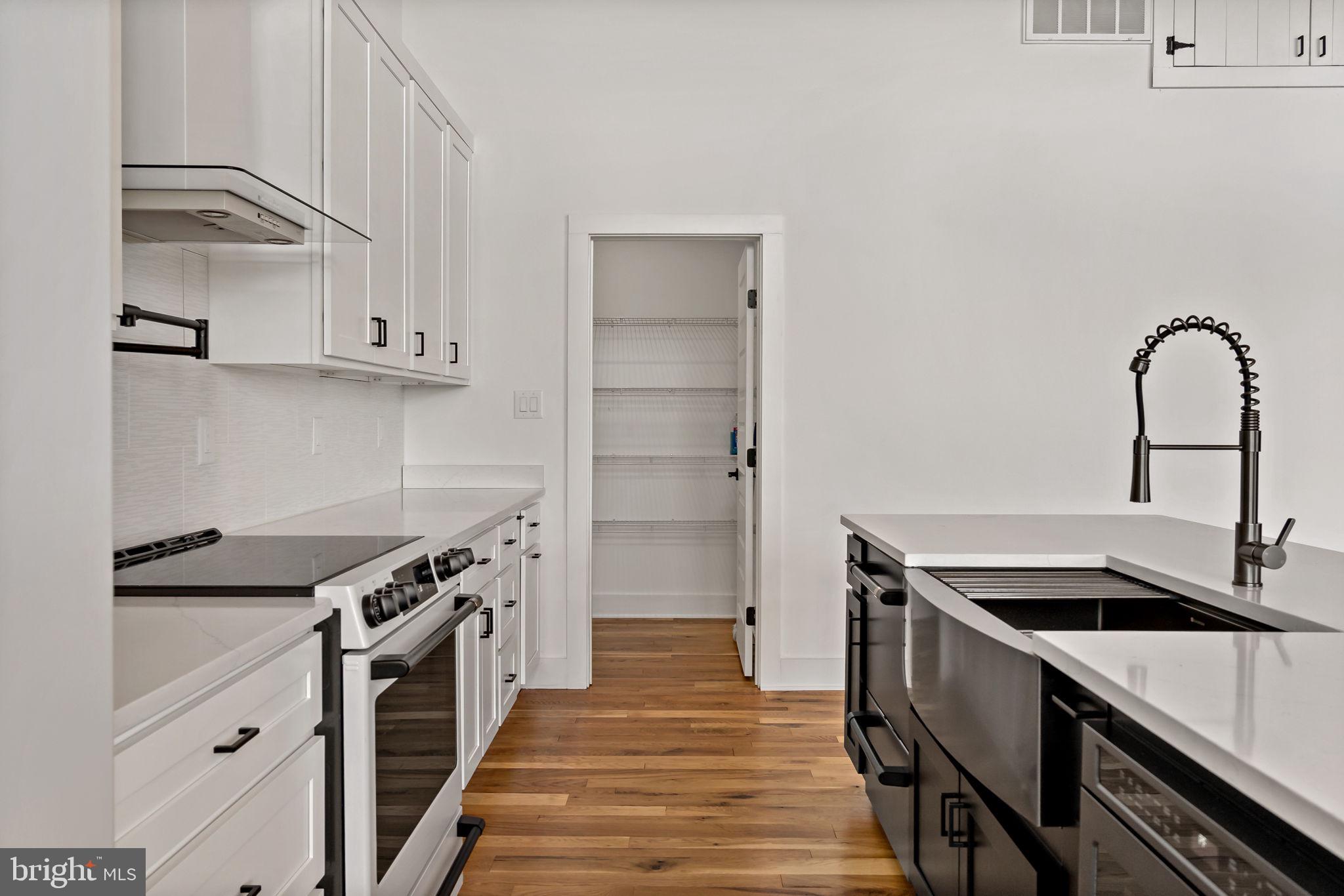 HAWKS NEST - Residential