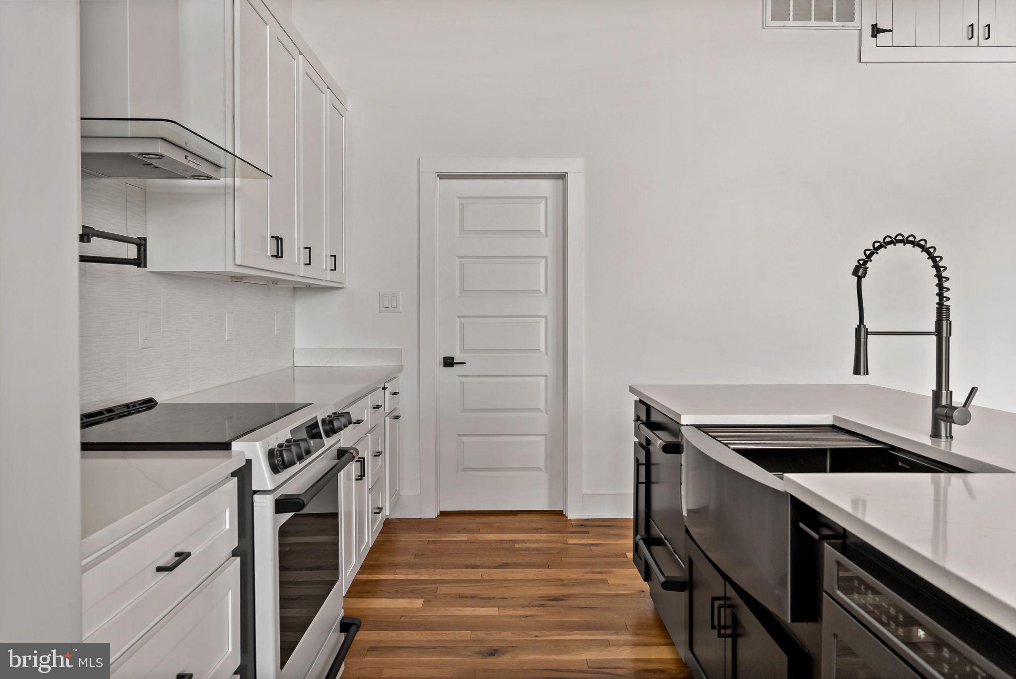 HAWKS NEST - Residential